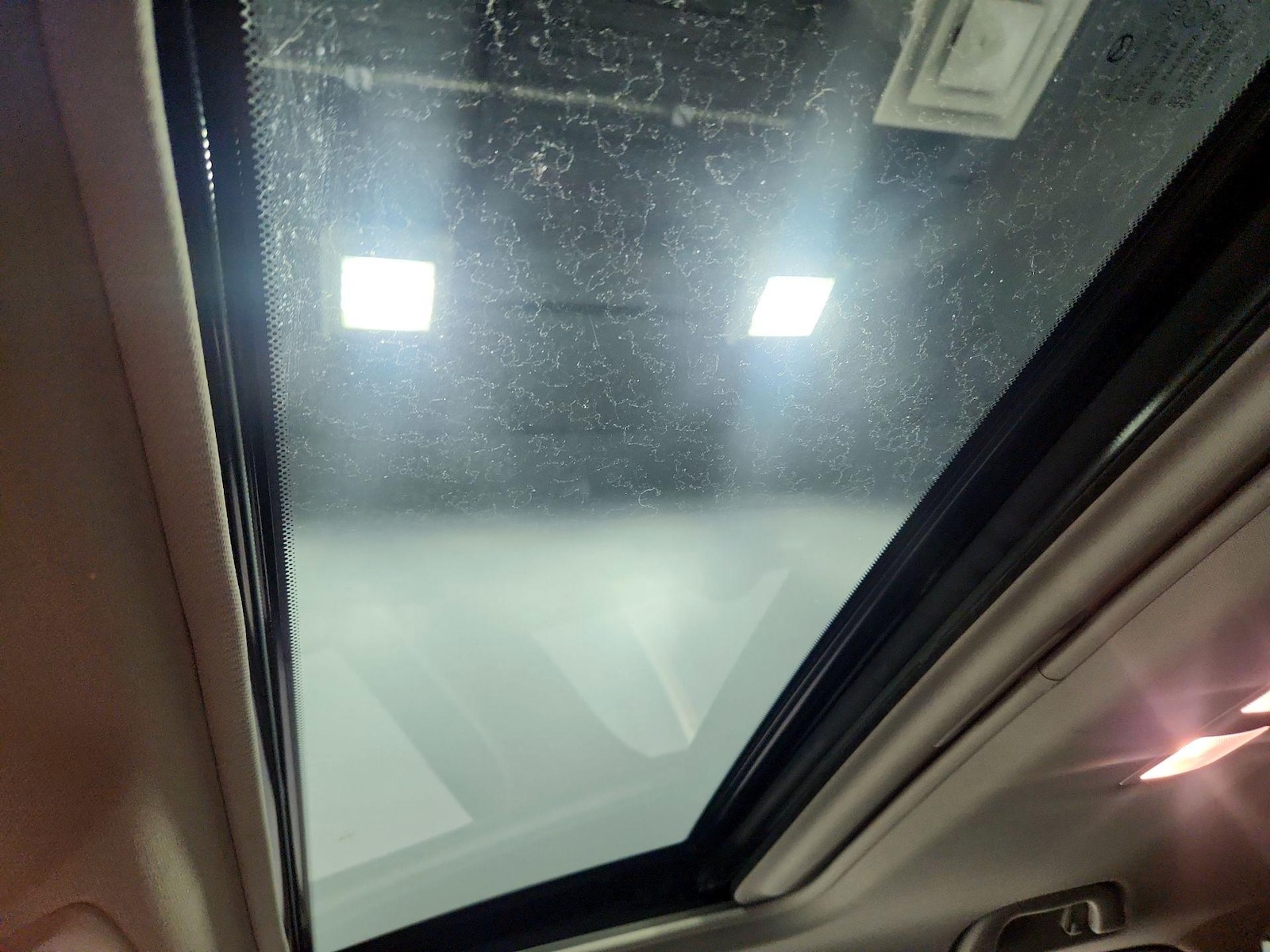 Sunroof(s) & Overhead Airbags