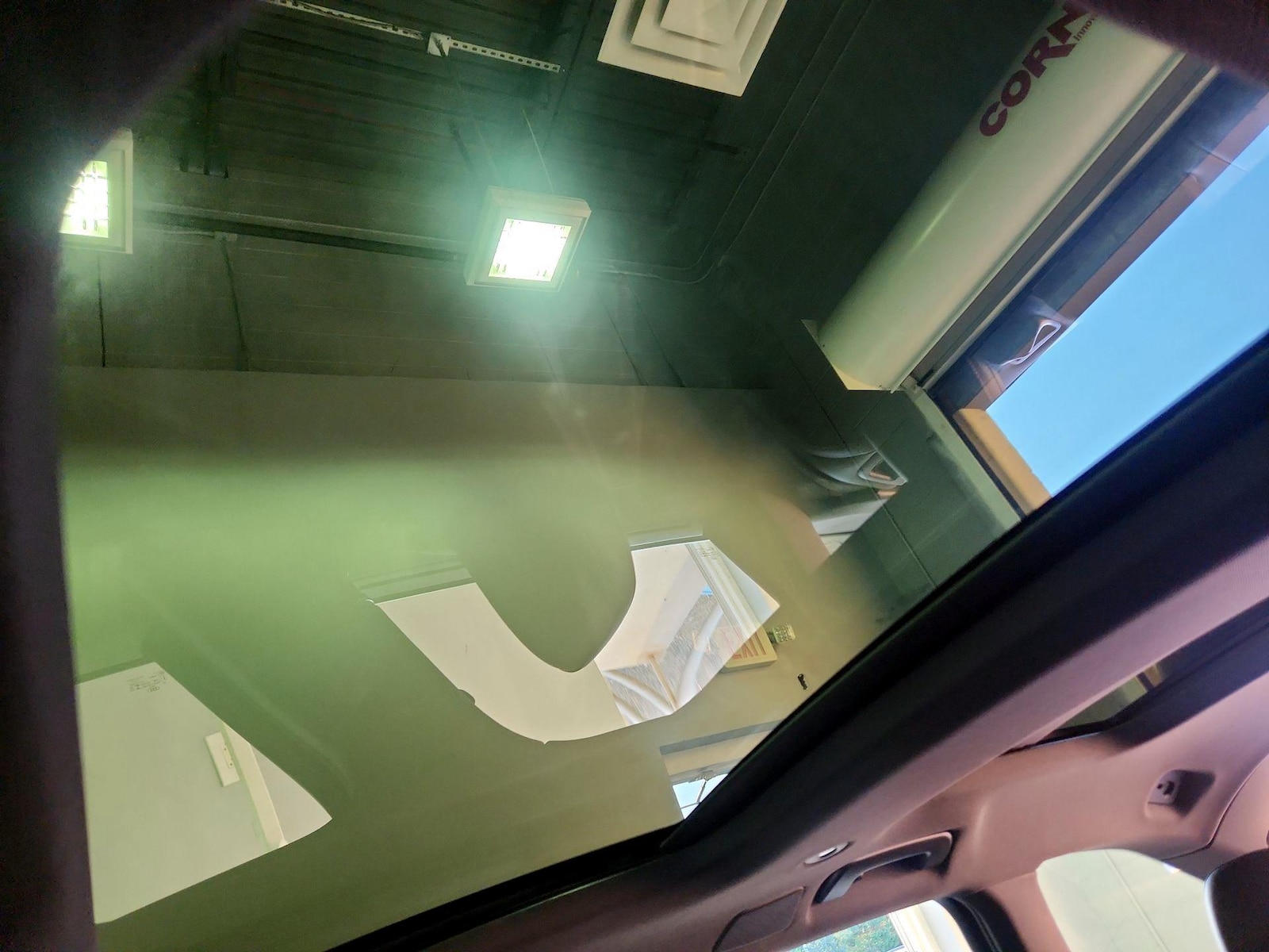 Panoramic Sunroof & Skylight(s)