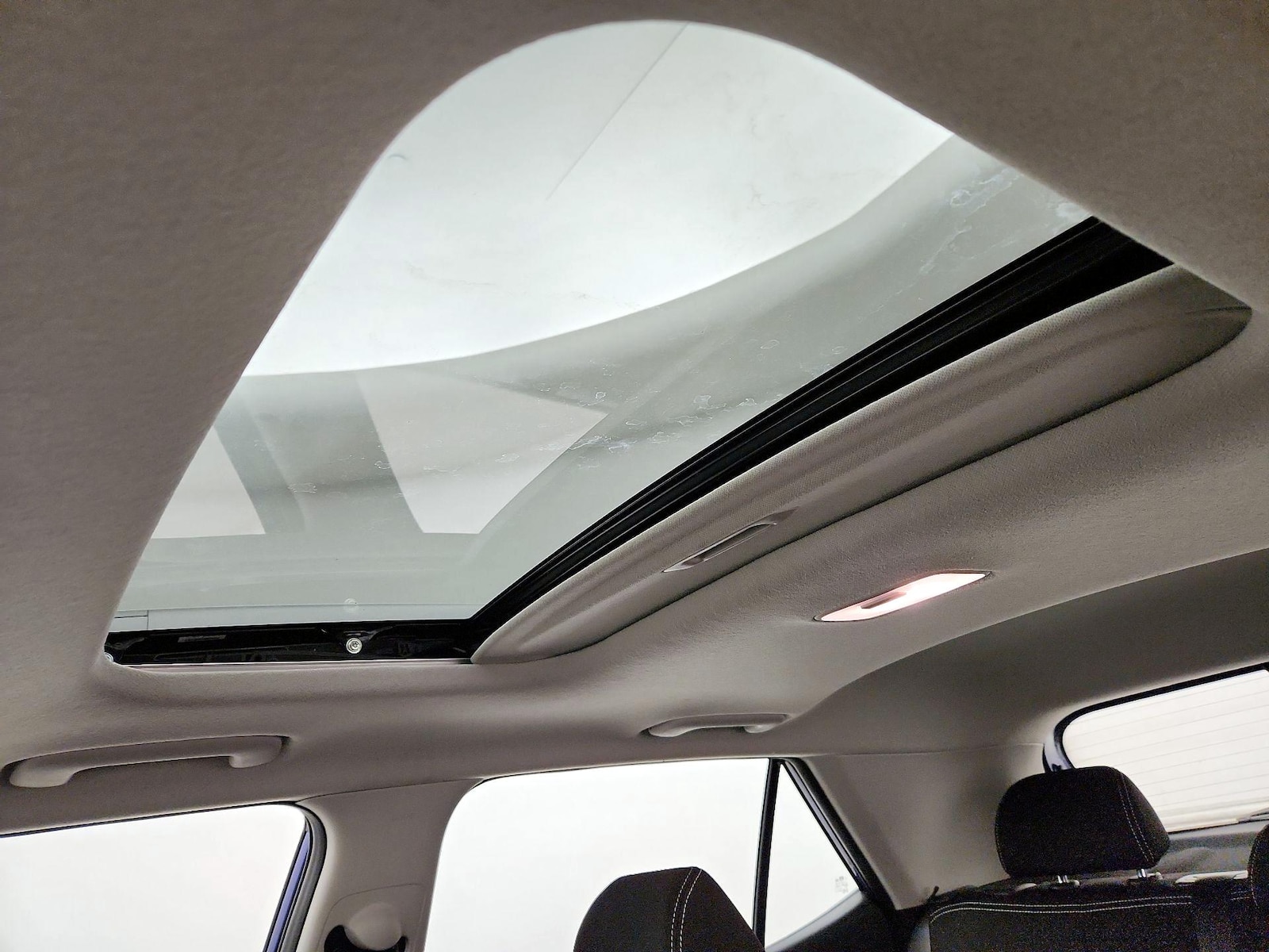 Sunroof(s) & Overhead Airbags