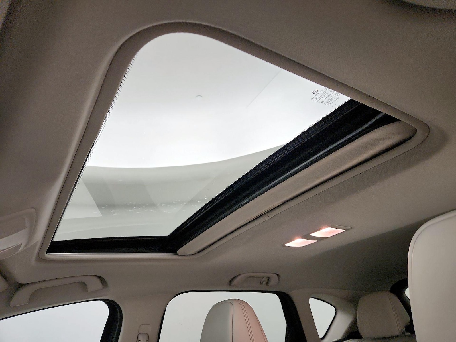 Sunroof(s) & Overhead Airbags