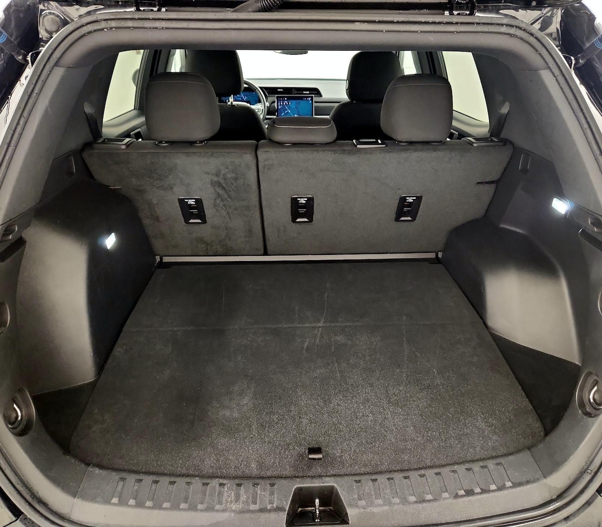 Trunk/Cargo (Seats Up)