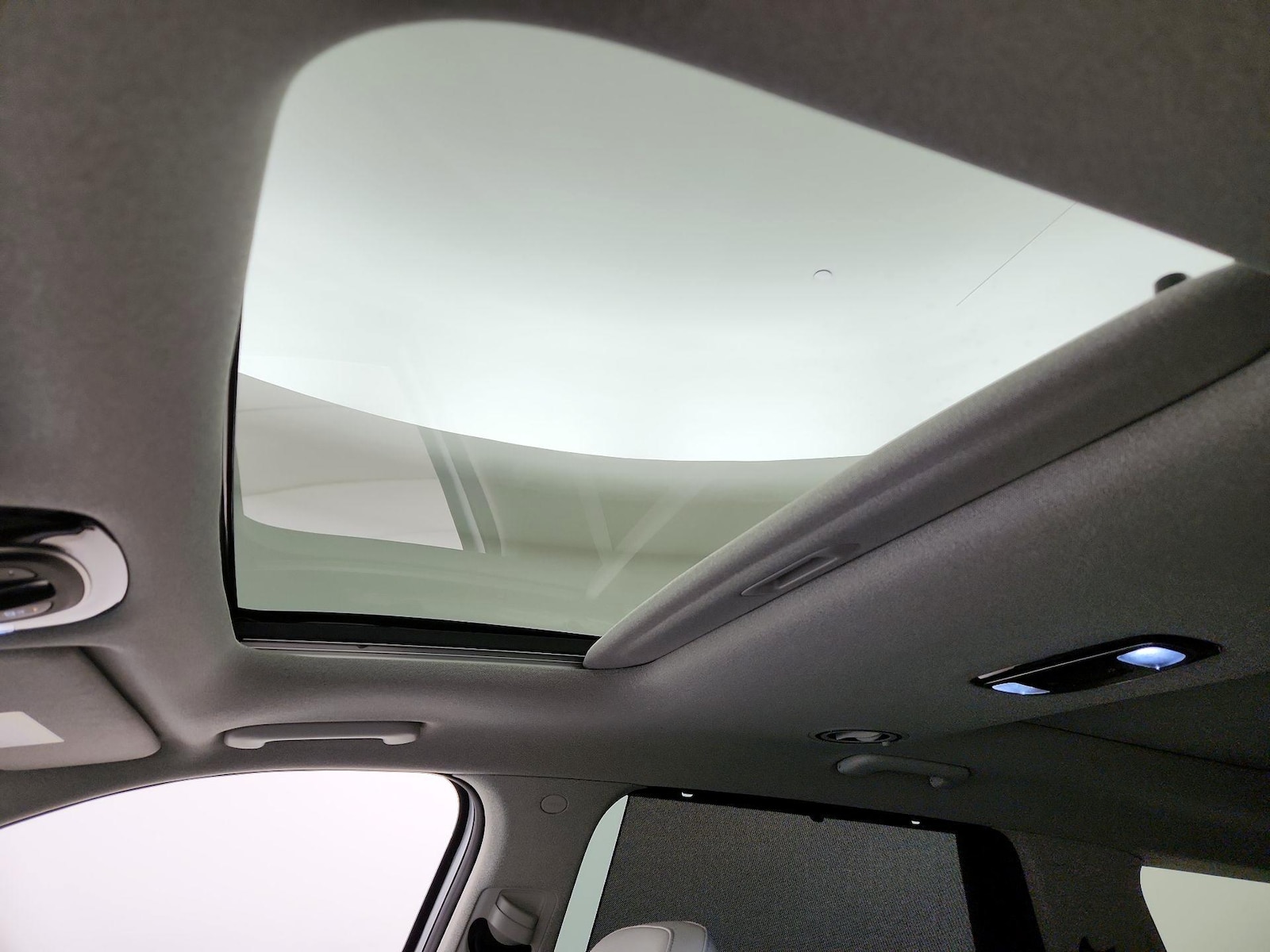 Sunroof(s) & Skylight(s)