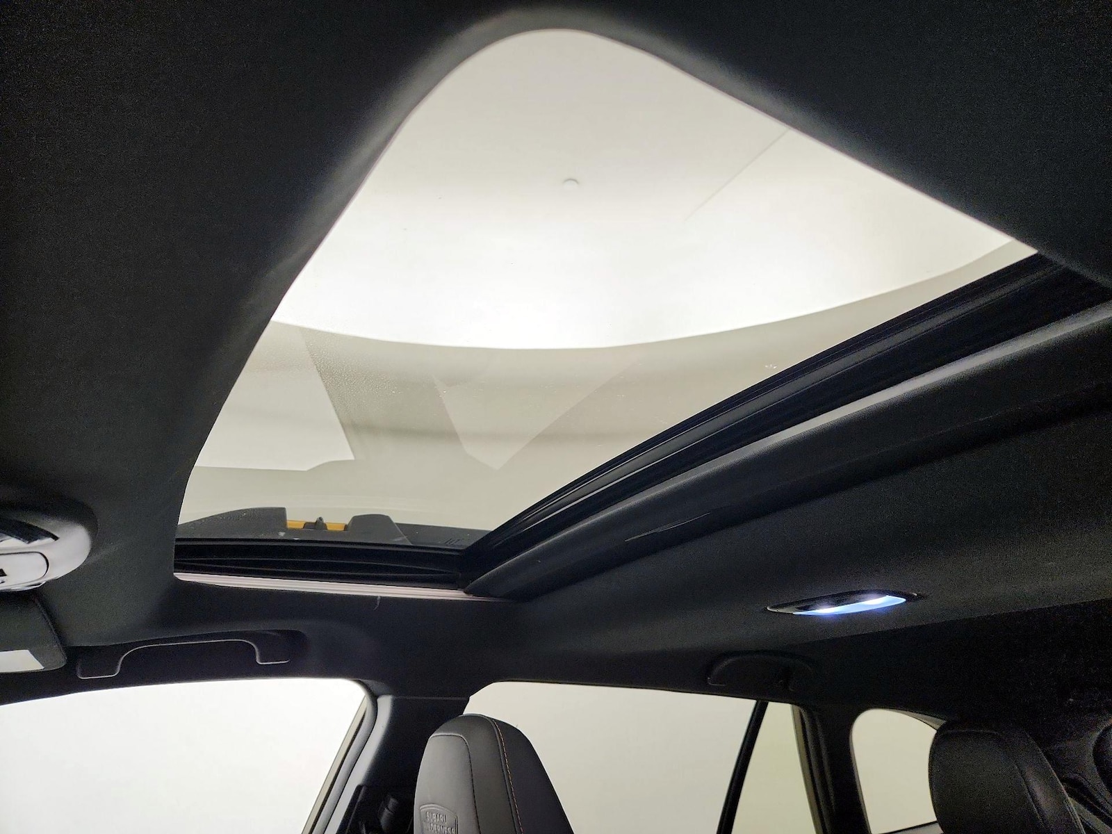 Sunroof(s) & Overhead Airbags