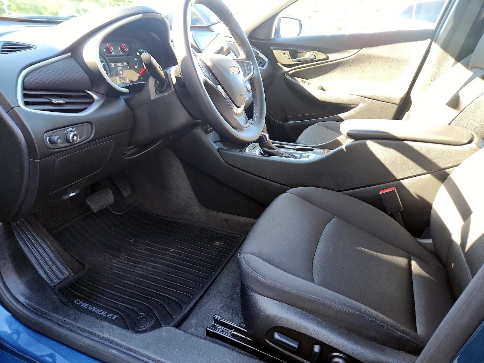 Power Seat(s) & Side Airbags