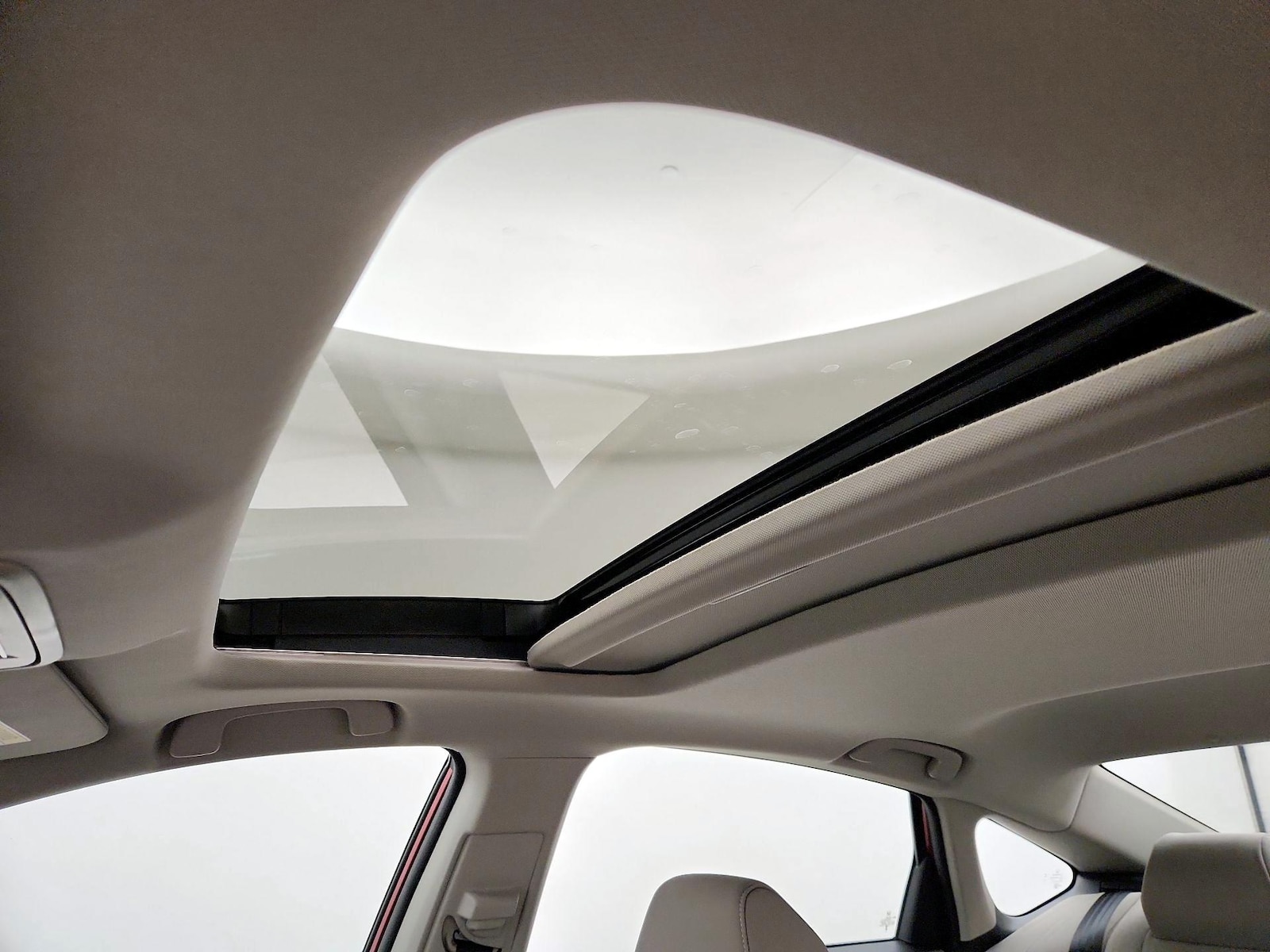 Sunroof(s) & Overhead Airbags