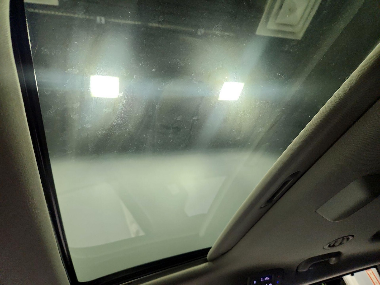 Sunroof(s) & Overhead Airbags