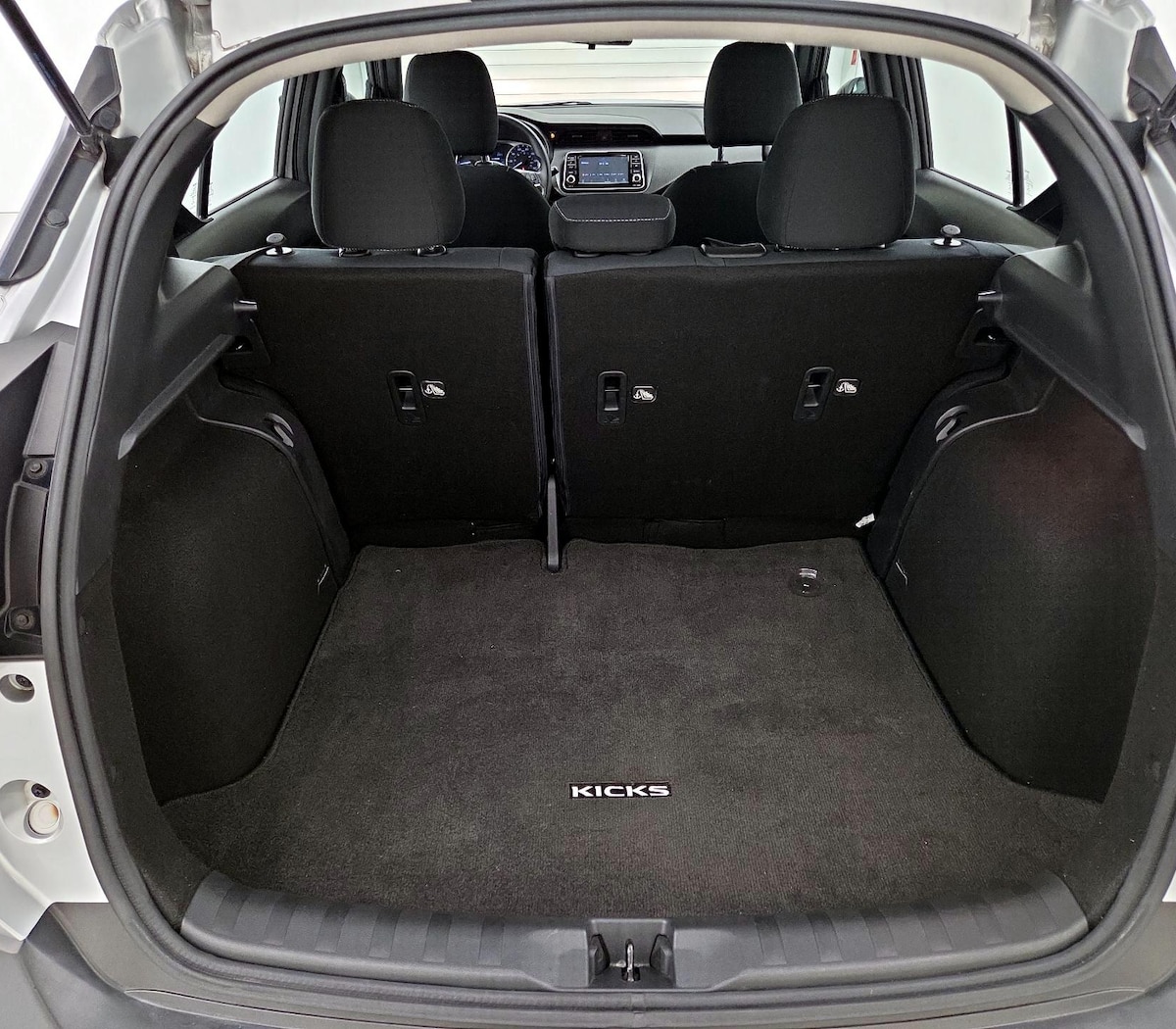Trunk/Cargo (Seats Up)
