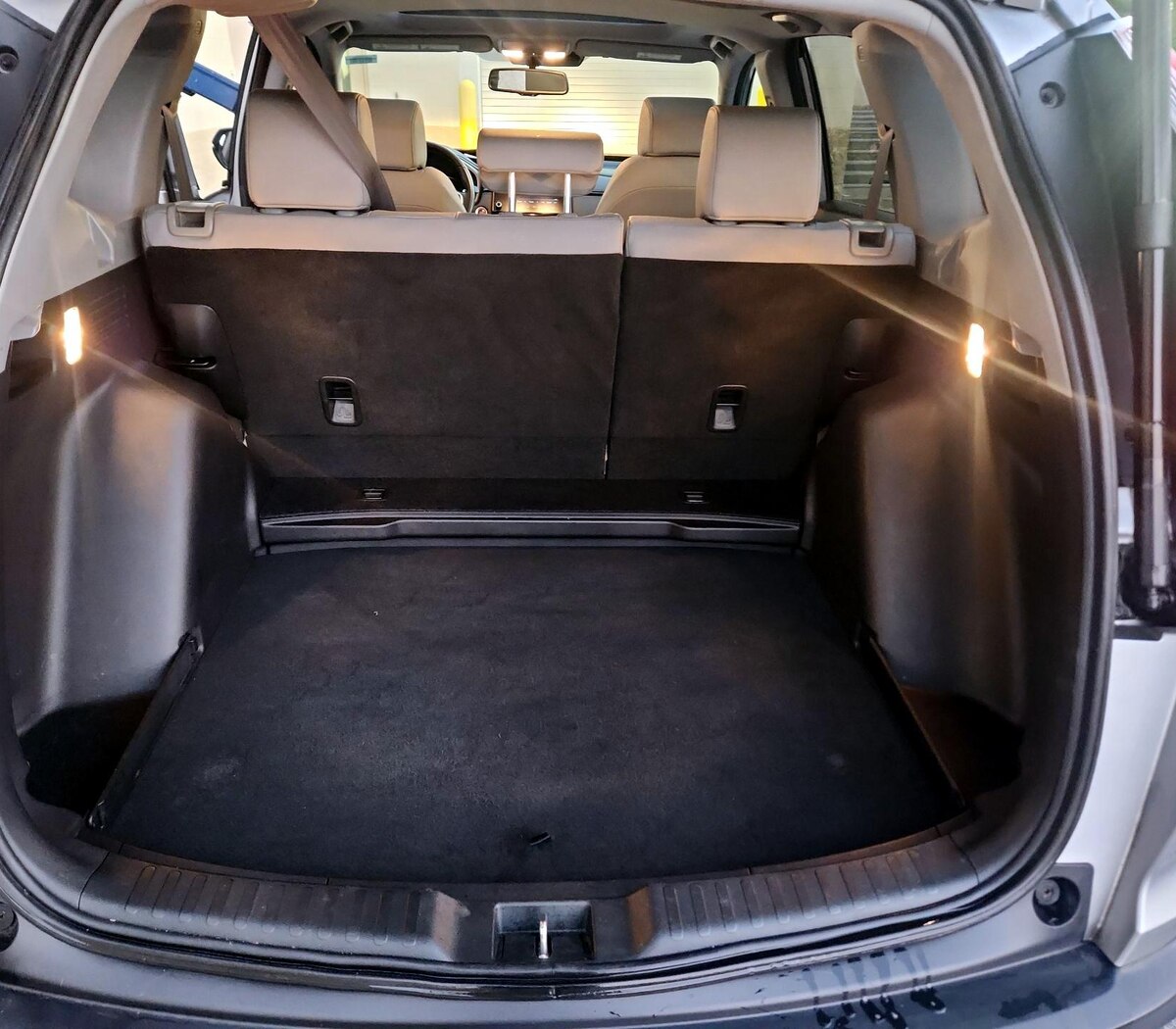 Trunk/Cargo (Seats Up)