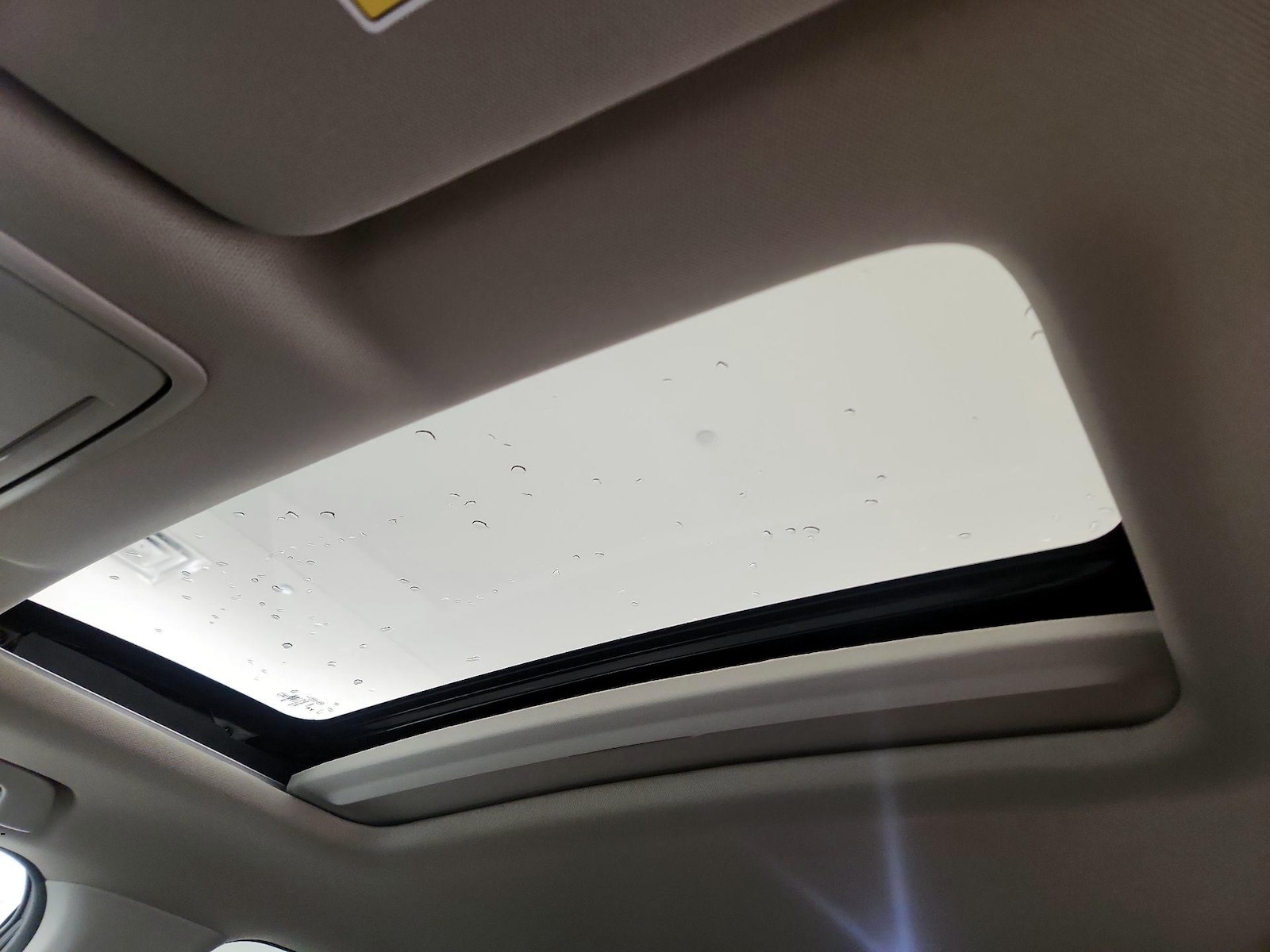 Sunroof(s) & Overhead Airbags