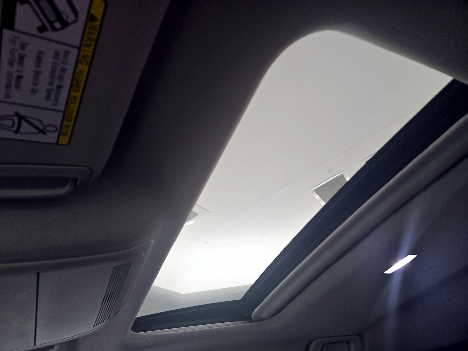 Sunroof(s) & Overhead Airbags