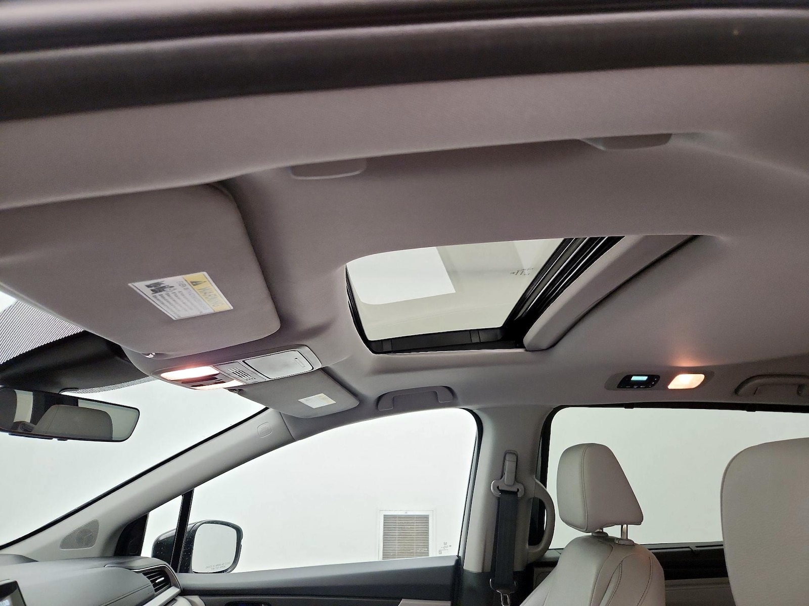 Sunroof(s) & Overhead Airbags