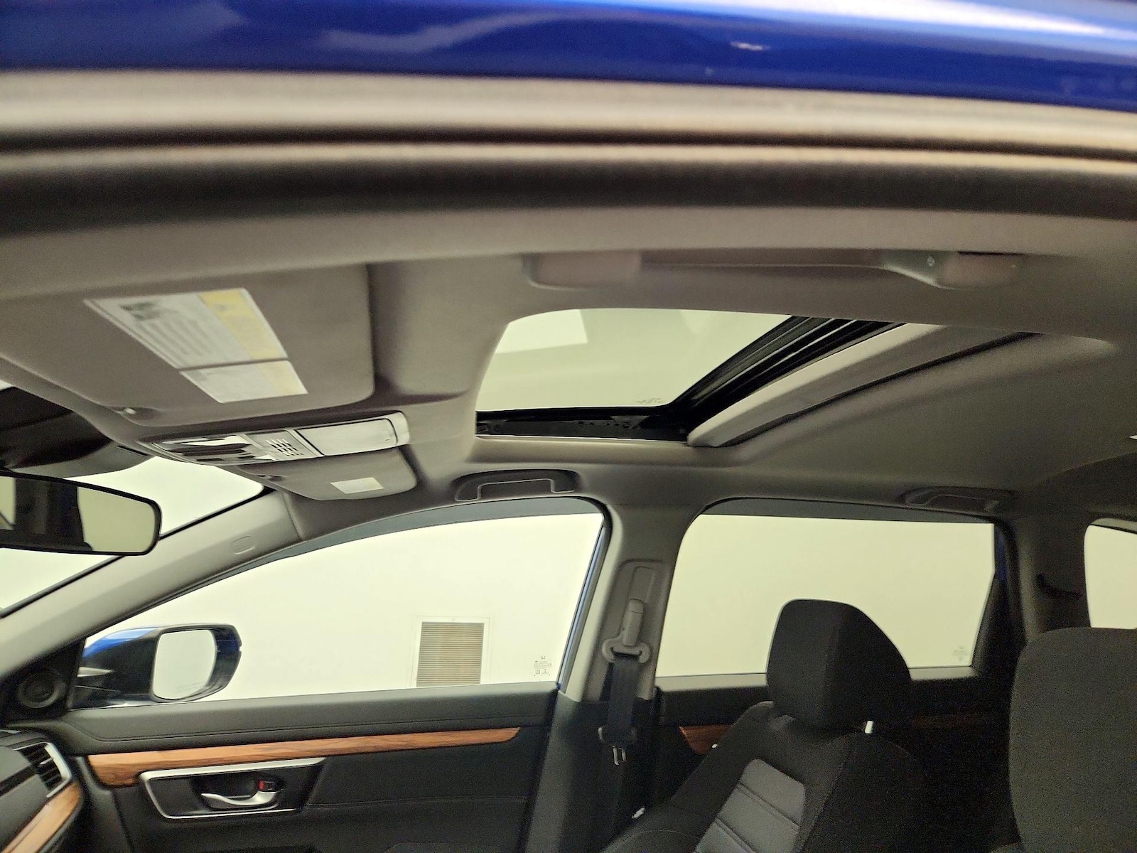 Sunroof(s) & Overhead Airbags