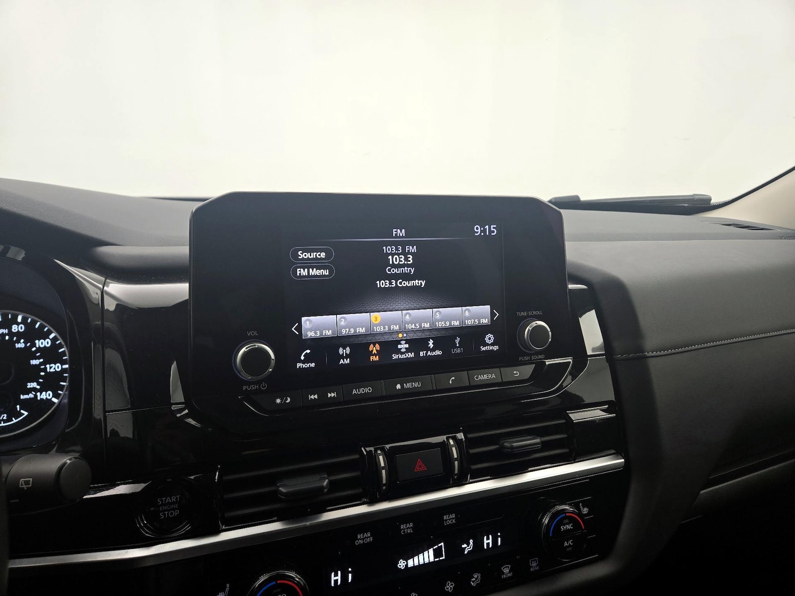 2025 Nissan Pathfinder SV - Photo 16
