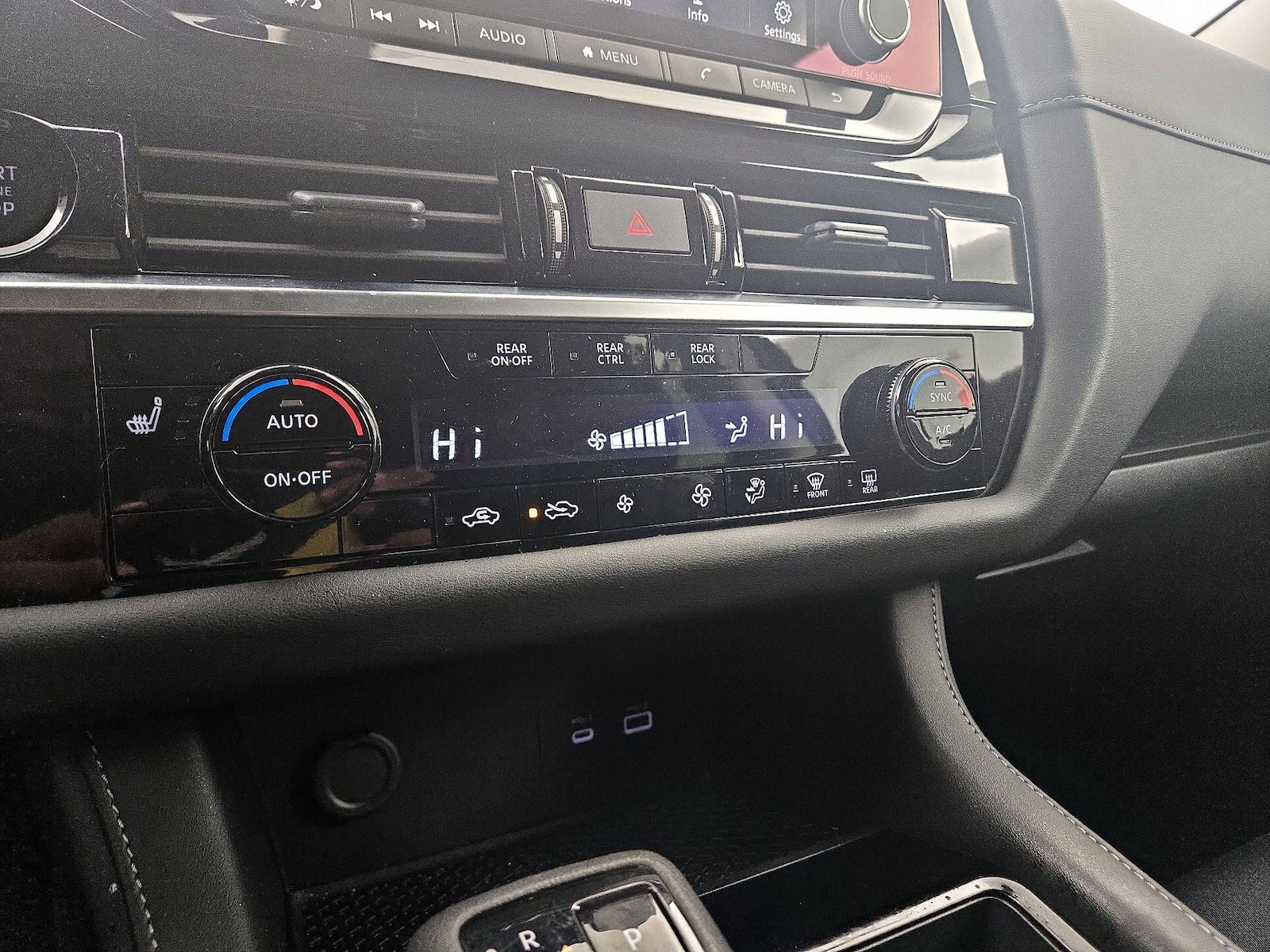 2025 Nissan Pathfinder SV - Photo 17