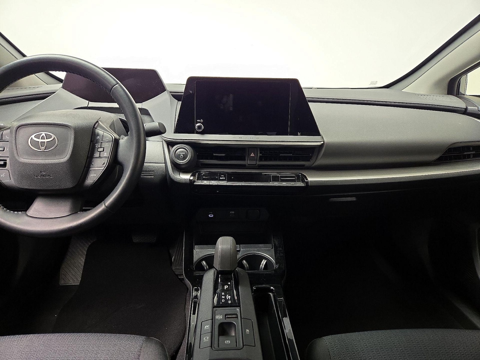 2025 Toyota Prius LE - Photo 10