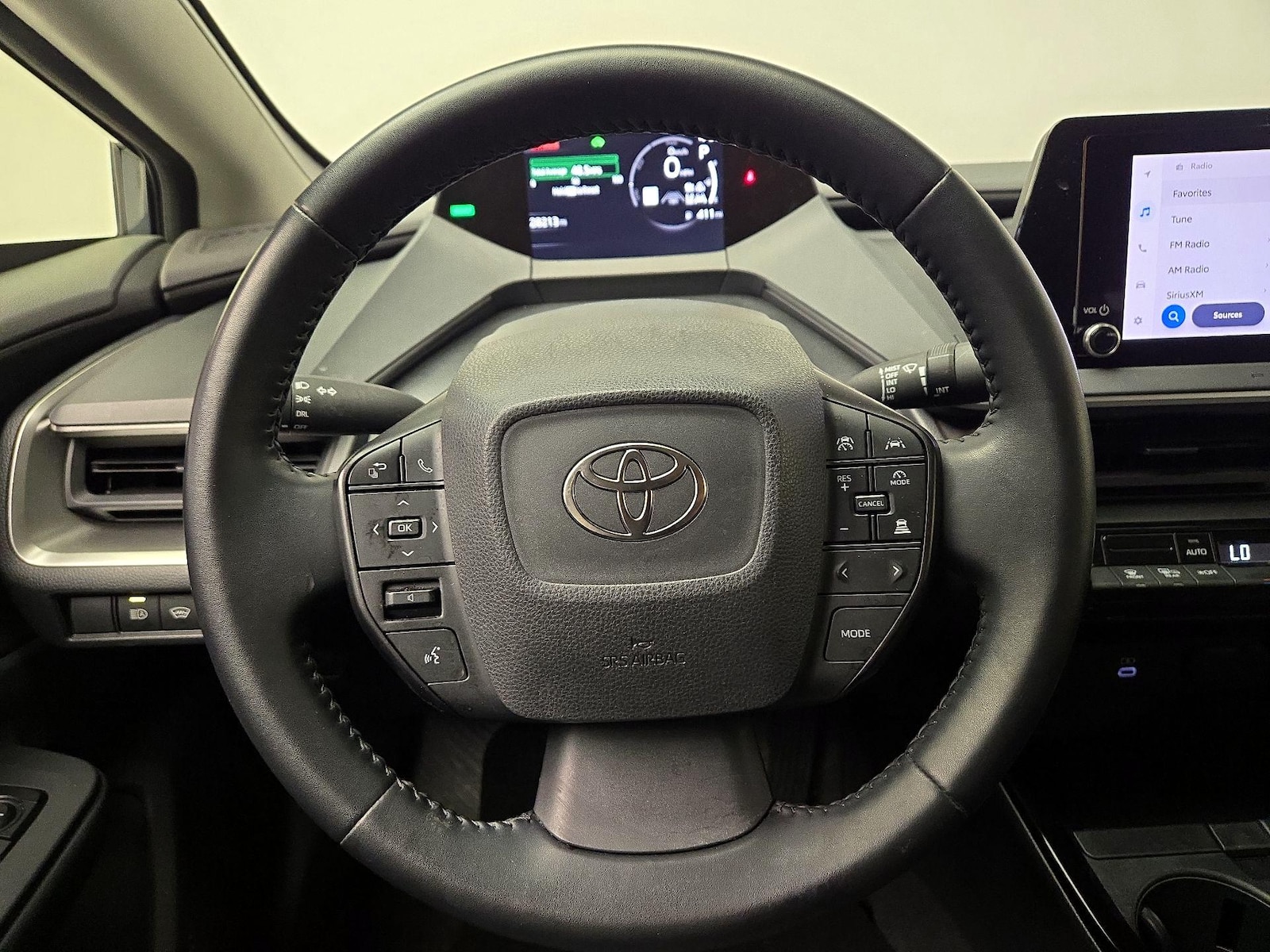2025 Toyota Prius LE - Photo 11