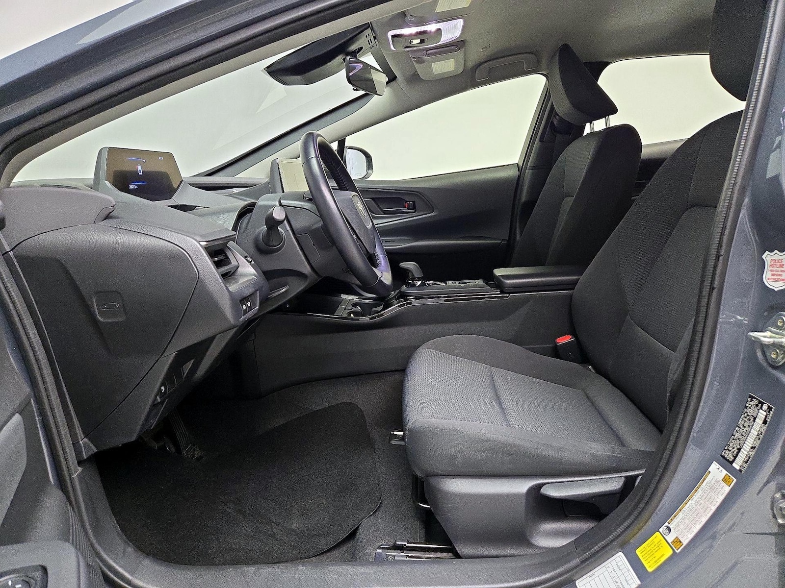 2025 Toyota Prius LE - Photo 12