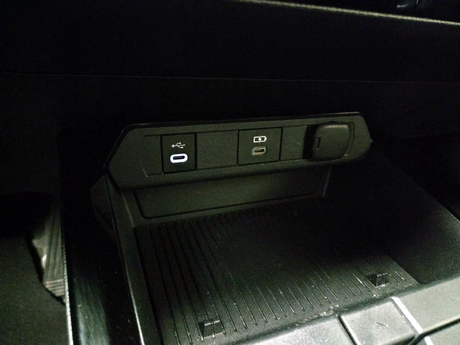 2025 Toyota Prius LE - Photo 19