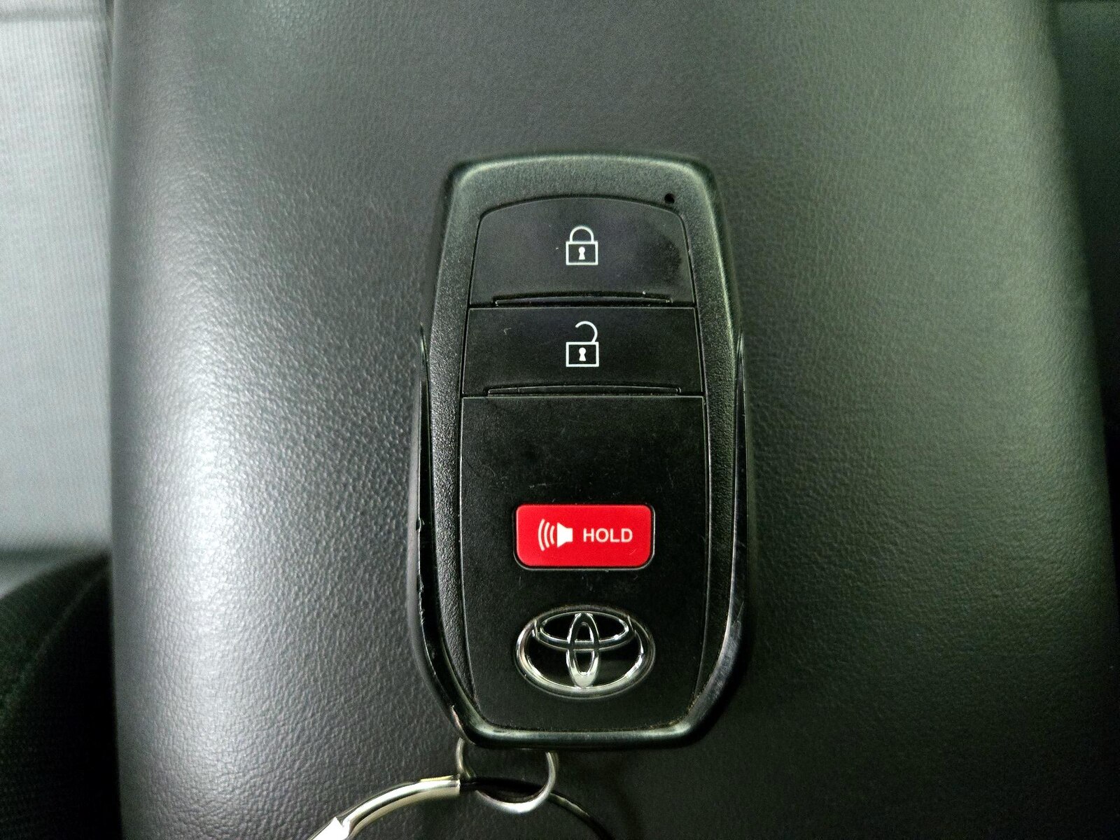 2025 Toyota Prius LE - Photo 23