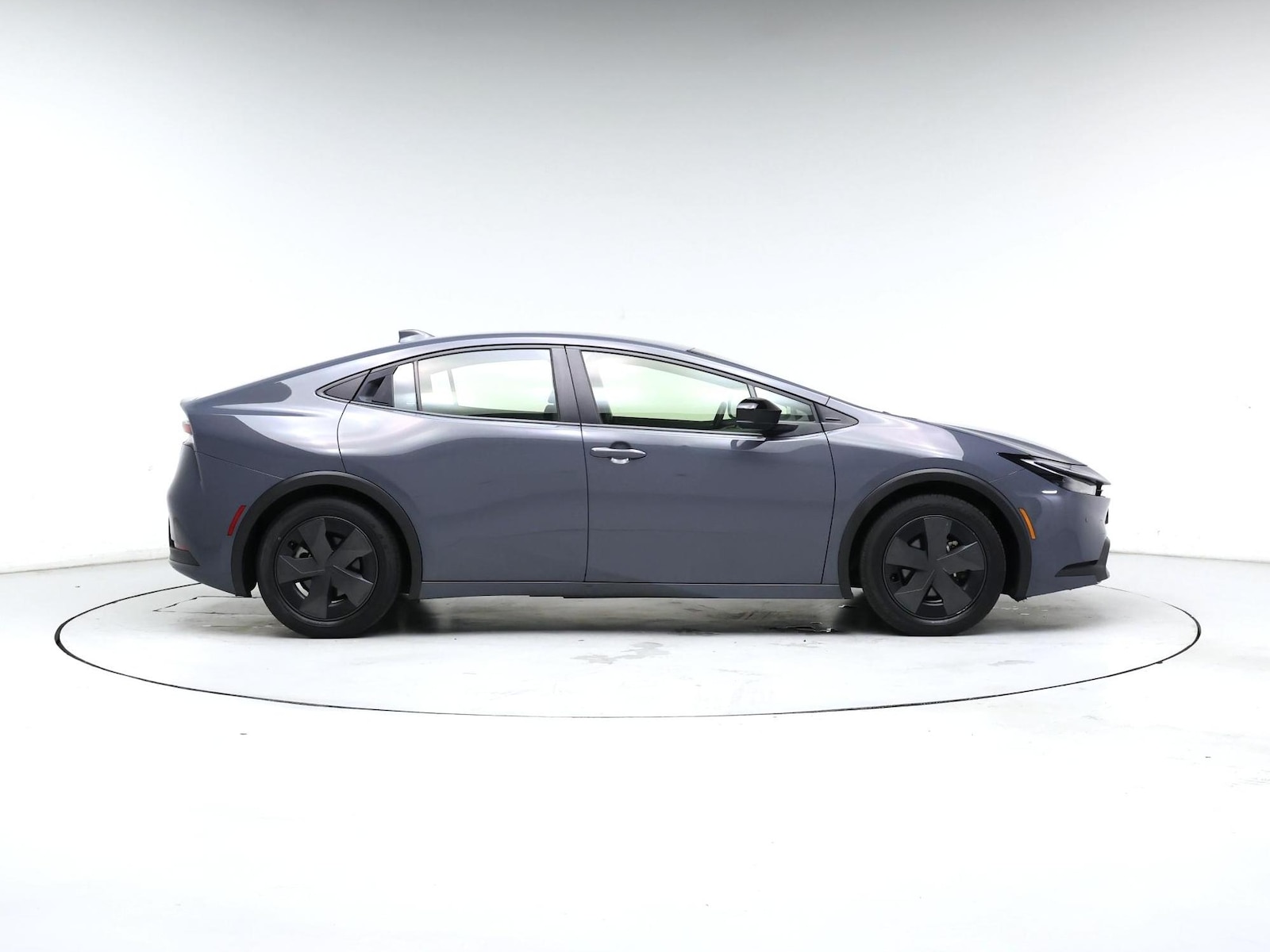 2025 Toyota Prius LE - Photo 8