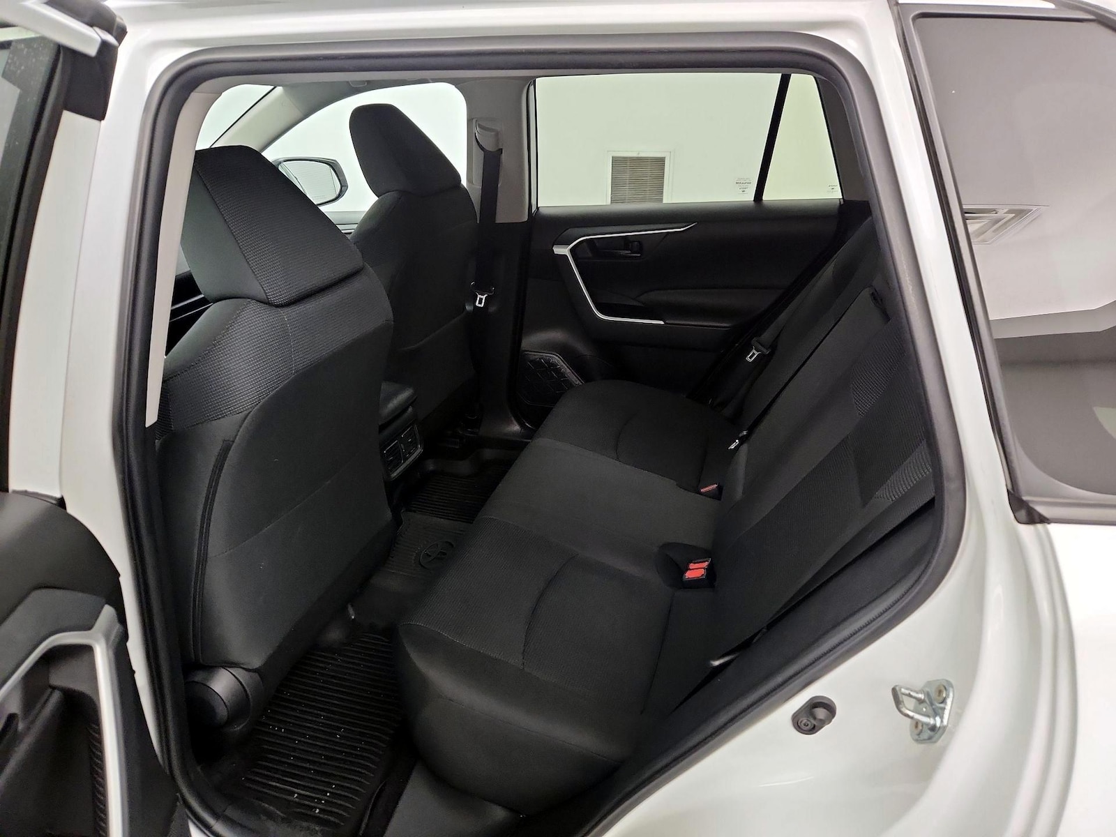 2025 Toyota RAV4 LE - Photo 20
