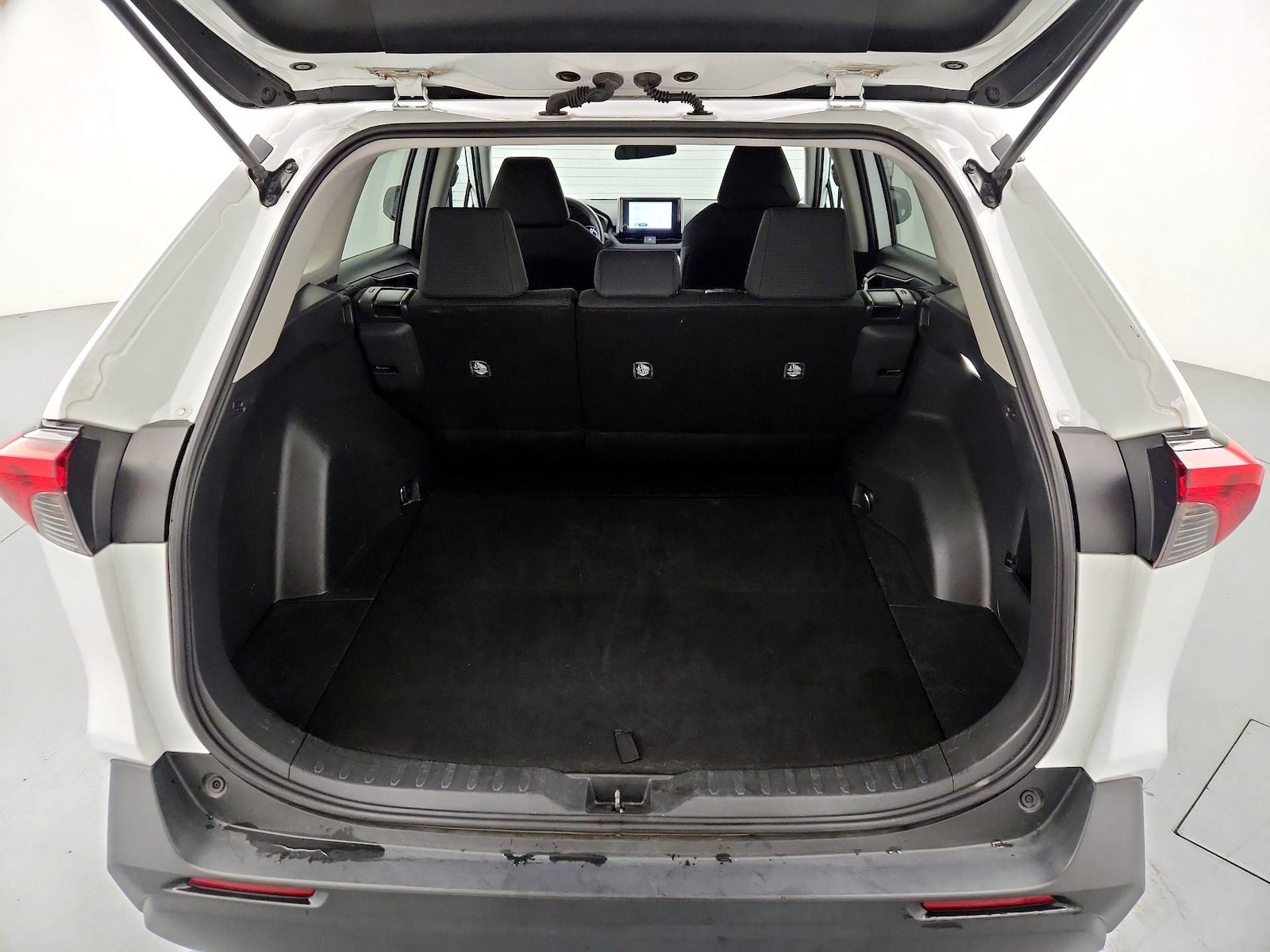 2025 Toyota RAV4 LE - Photo 21