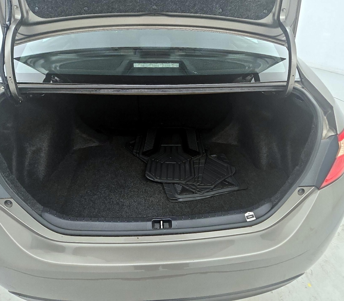 Trunk/Cargo (Seats Up)