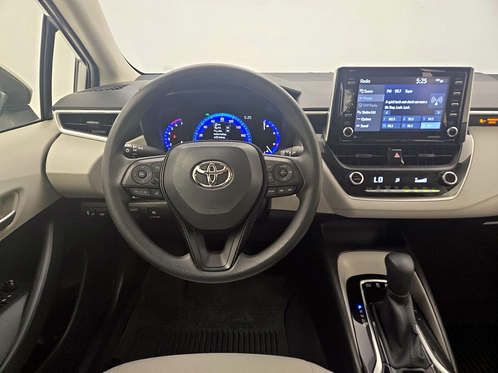 2021 Toyota Corolla LE - Photo 11