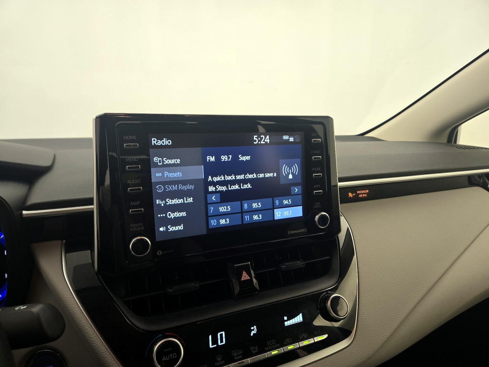 2021 Toyota Corolla LE - Photo 16