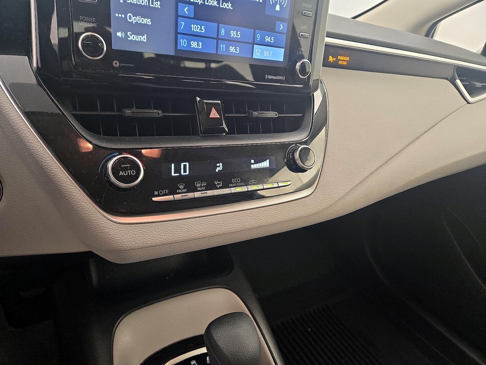 2021 Toyota Corolla LE - Photo 17