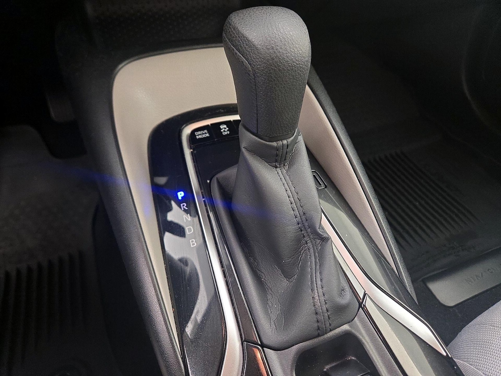2021 Toyota Corolla LE - Photo 18