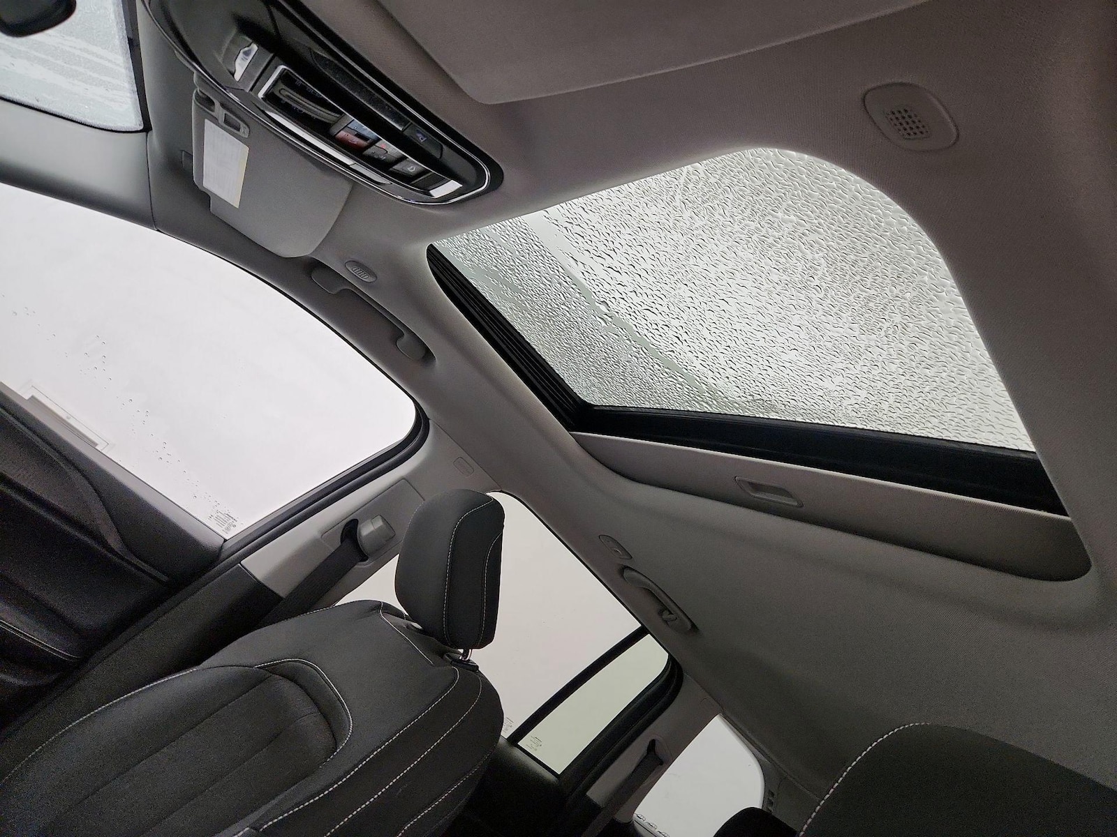 Sunroof(s) & Overhead Airbags