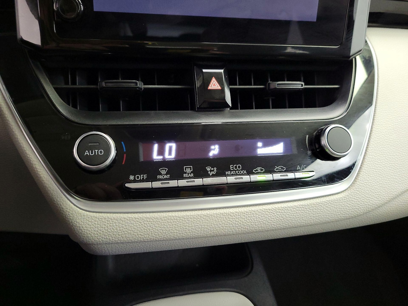 2023 Toyota Corolla LE - Photo 17