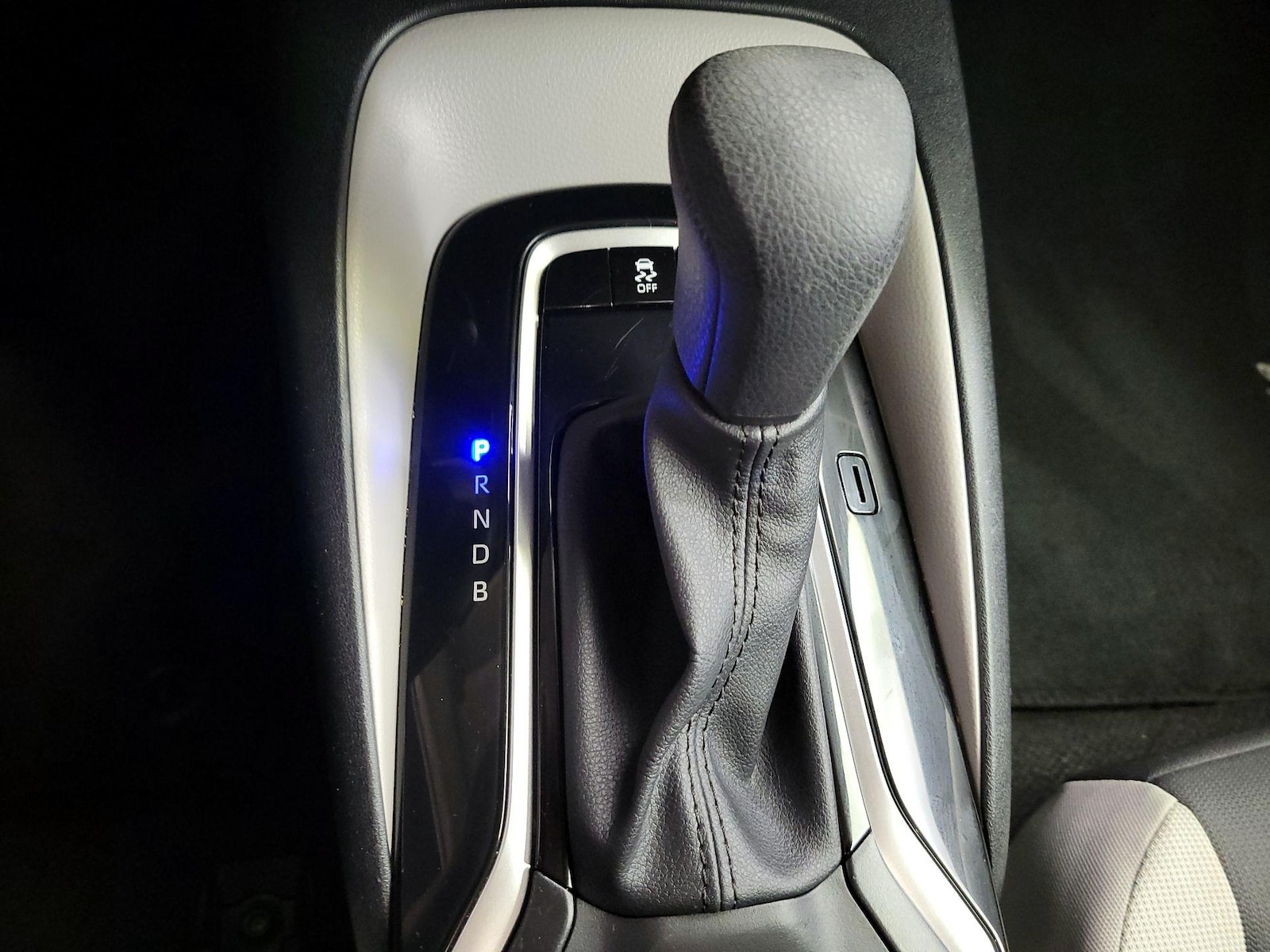 2023 Toyota Corolla LE - Photo 18