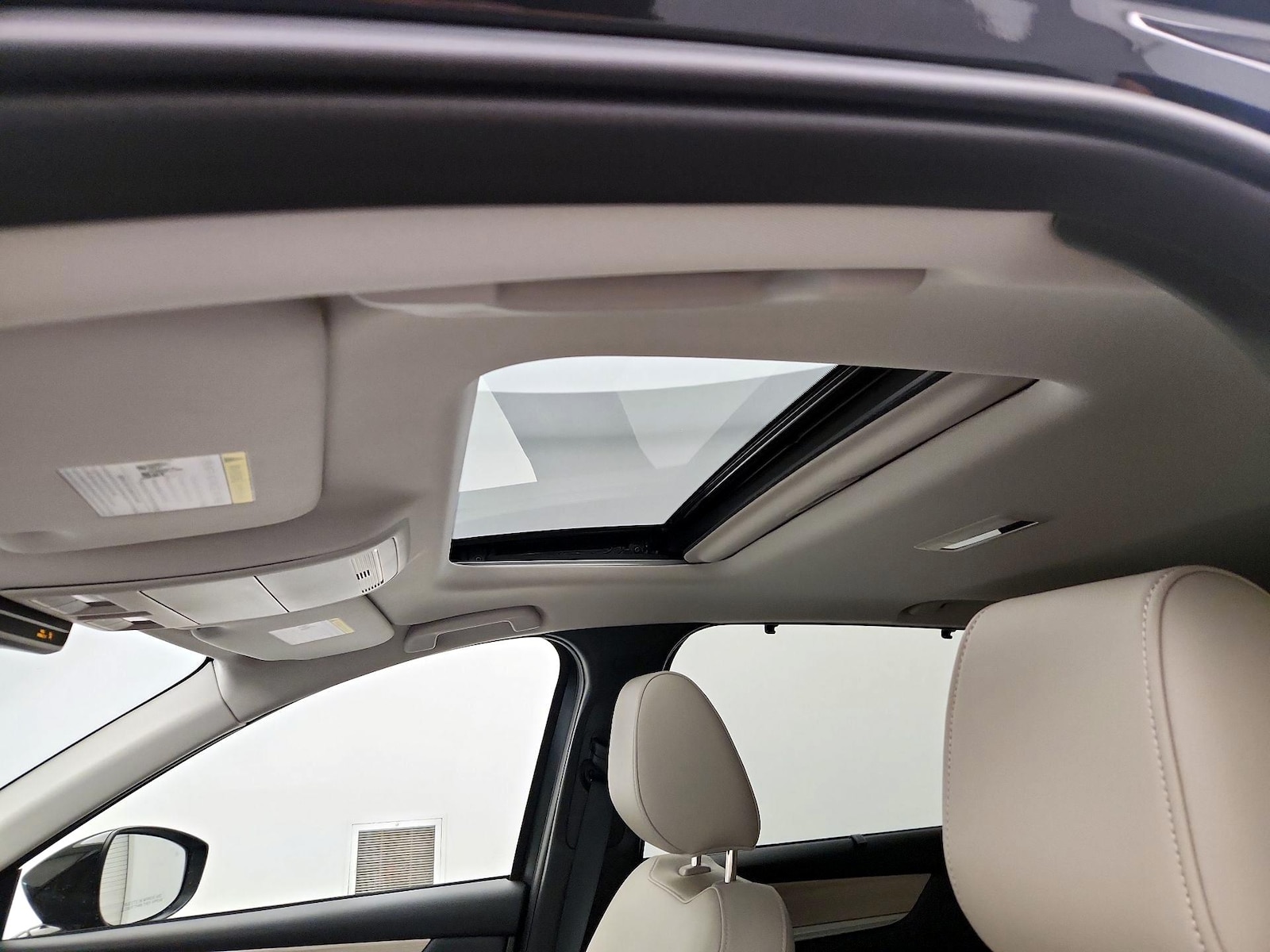Sunroof(s) & Overhead Airbags