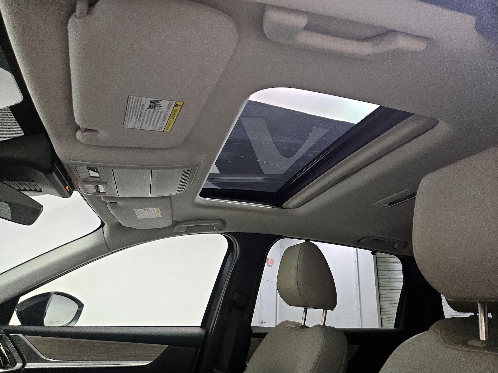 Sunroof(s) & Overhead Airbags