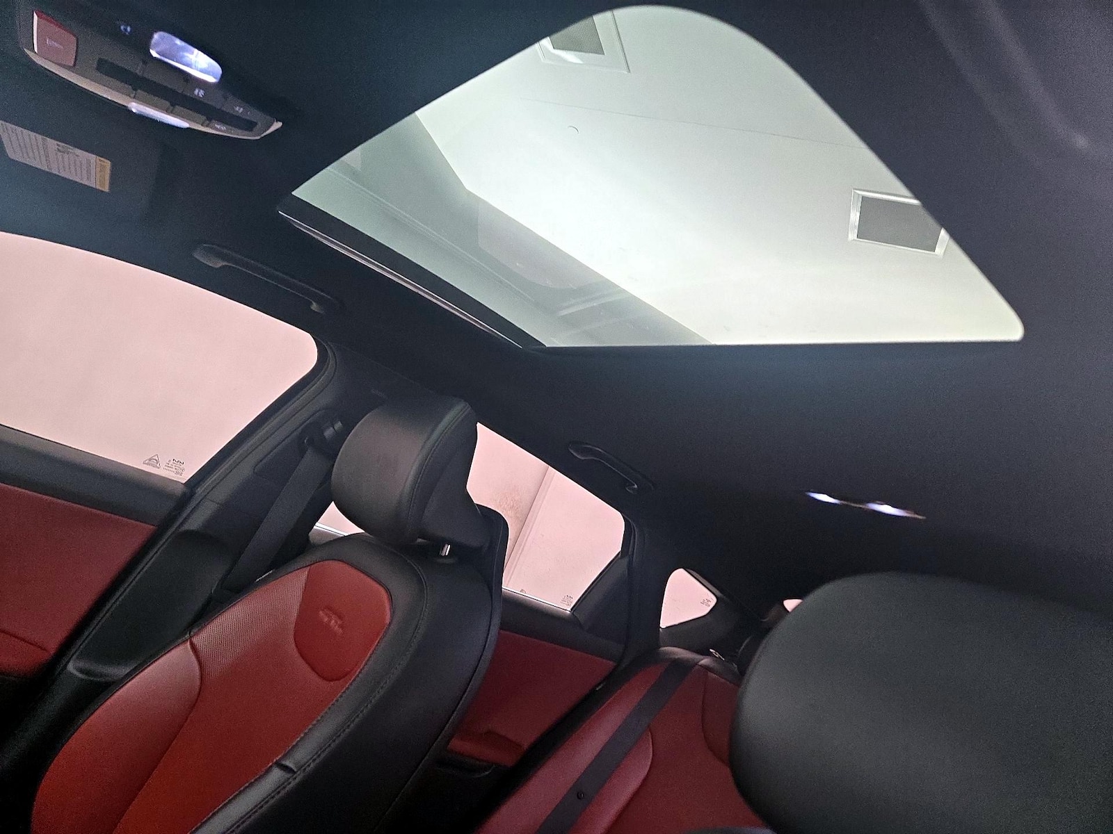 Sunroof(s) & Overhead Airbags