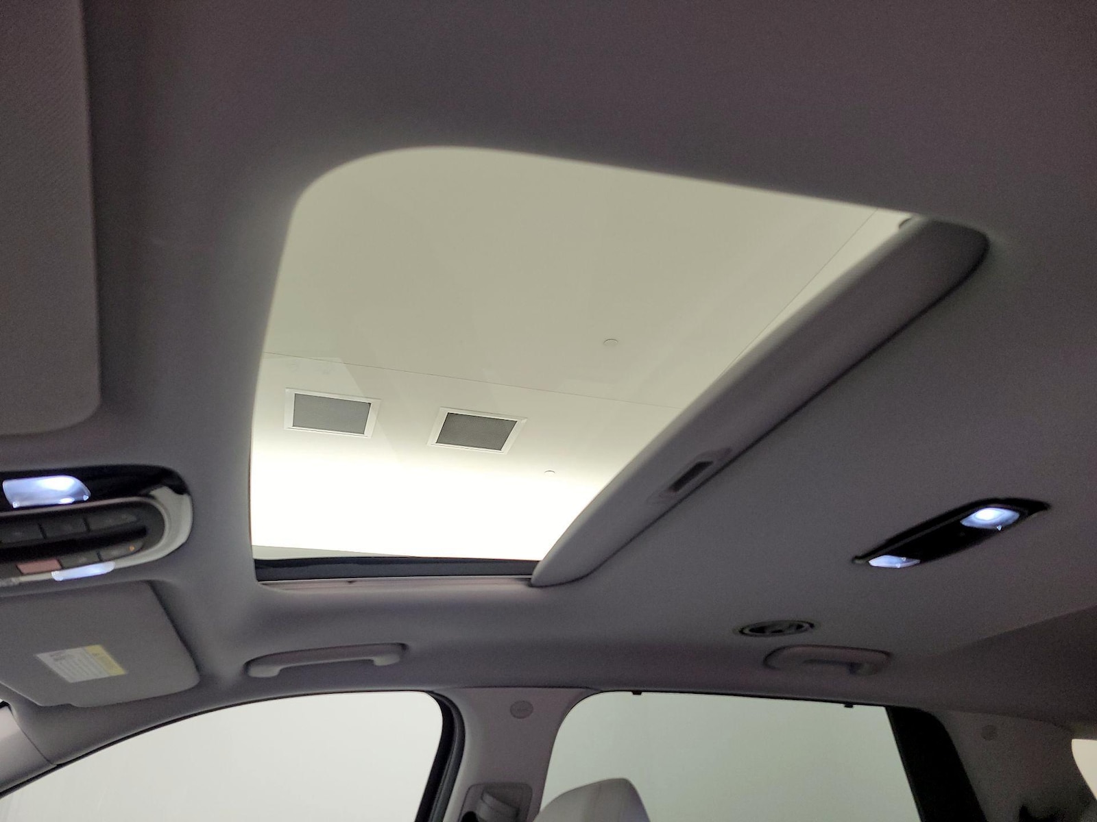 Sunroof(s) & Overhead Airbags