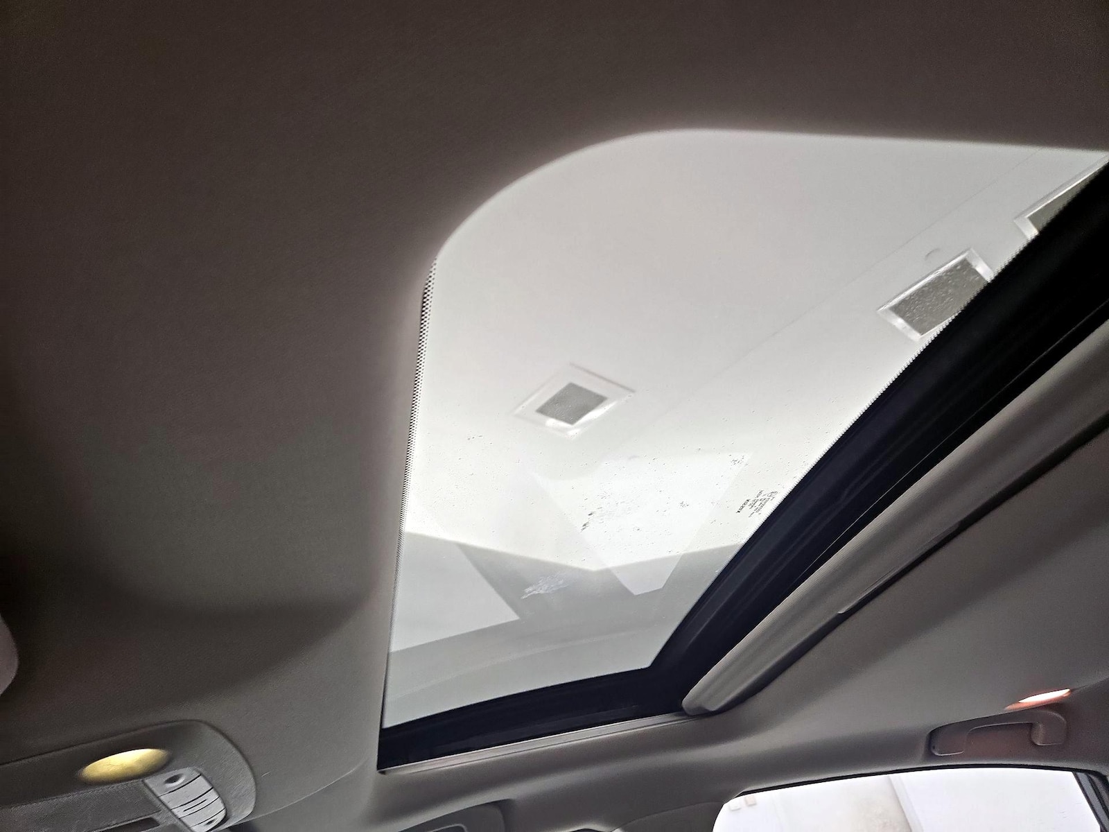 Sunroof(s) & Overhead Airbags