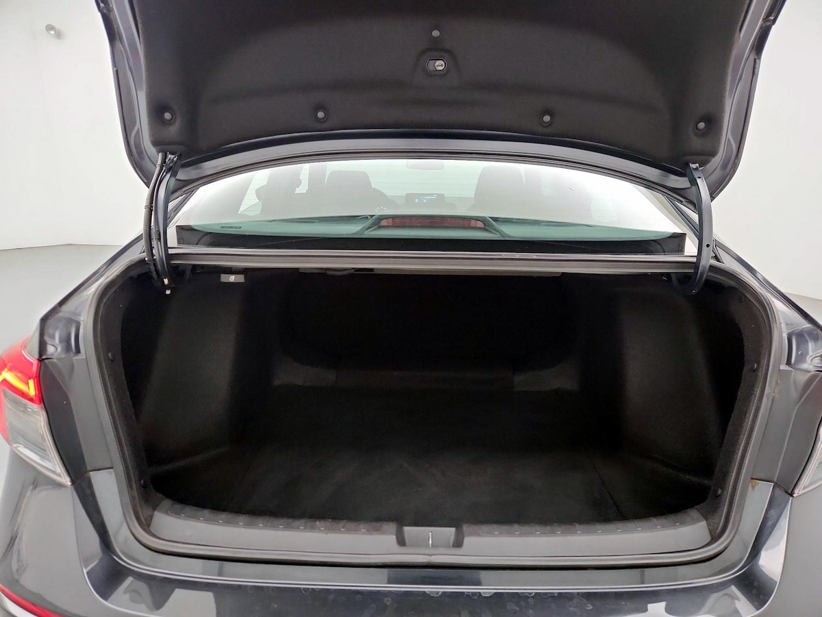 Trunk/Cargo (Seats Up)