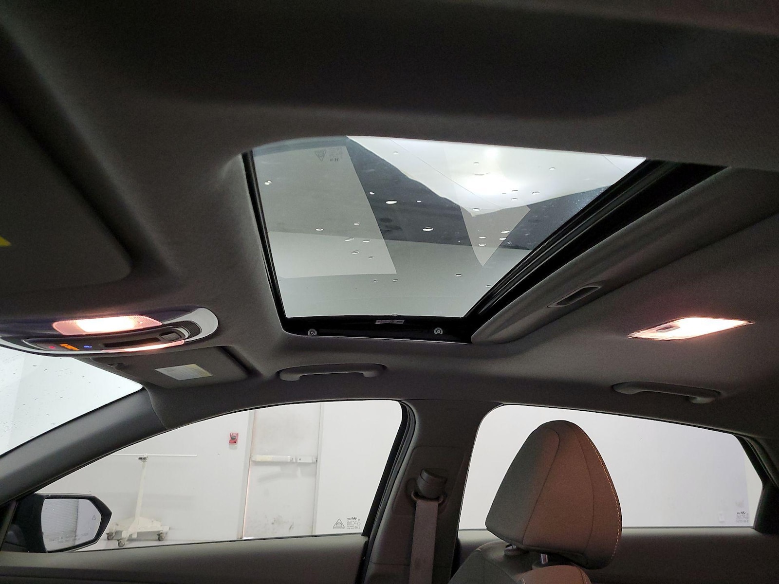 Sunroof(s) & Overhead Airbags