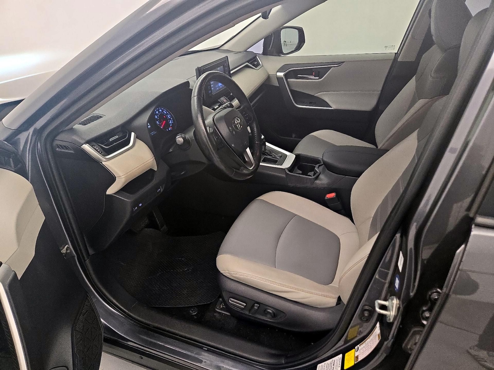 Power Seat(s) & Leather Seats