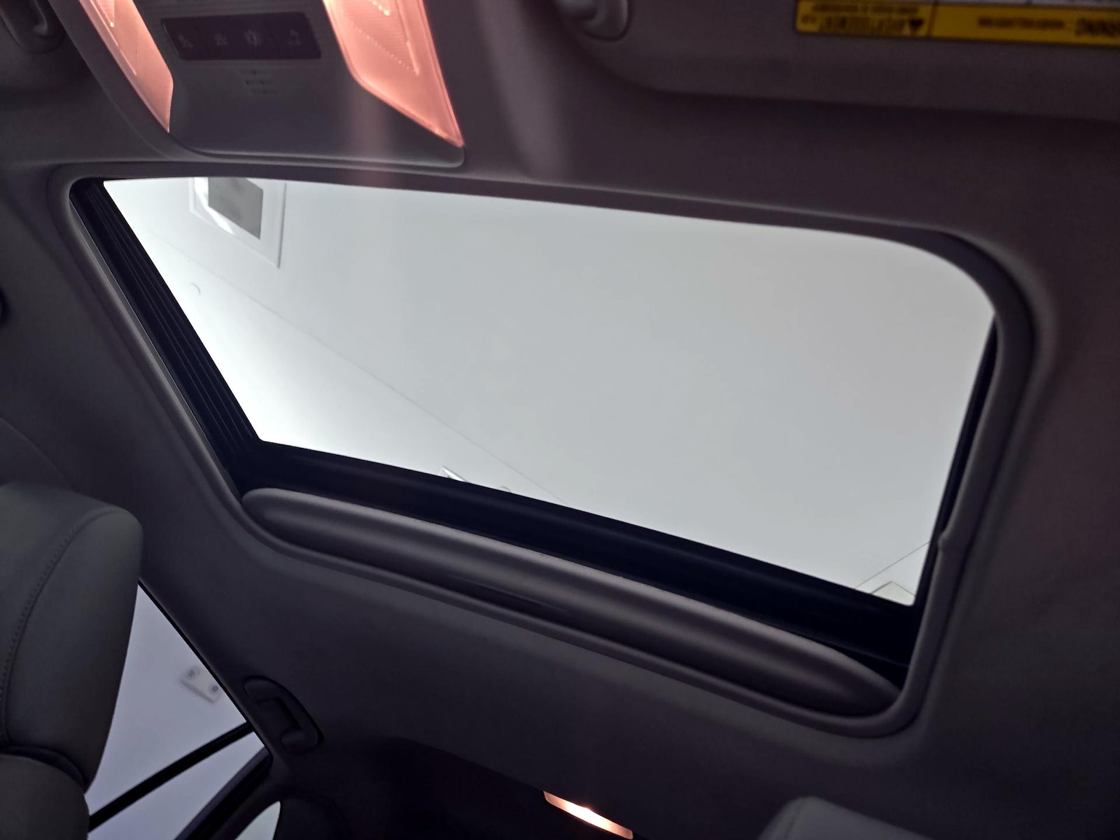 Sunroof(s) & Overhead Airbags