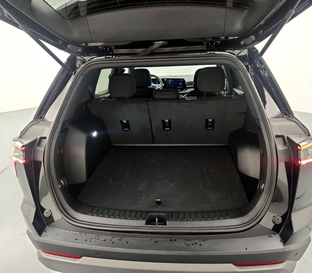 Trunk/Cargo (Seats Up)