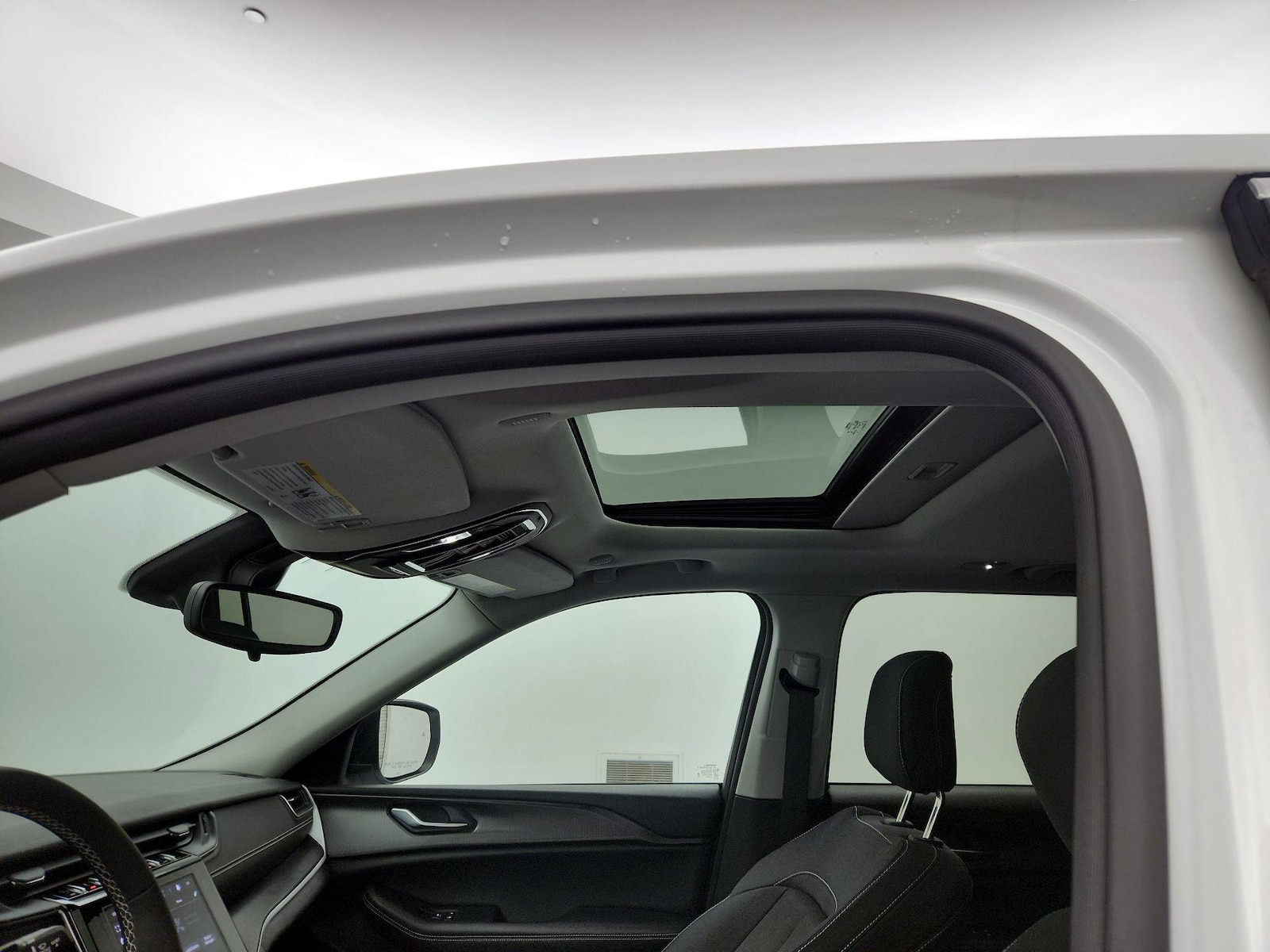 Sunroof(s) & Overhead Airbags