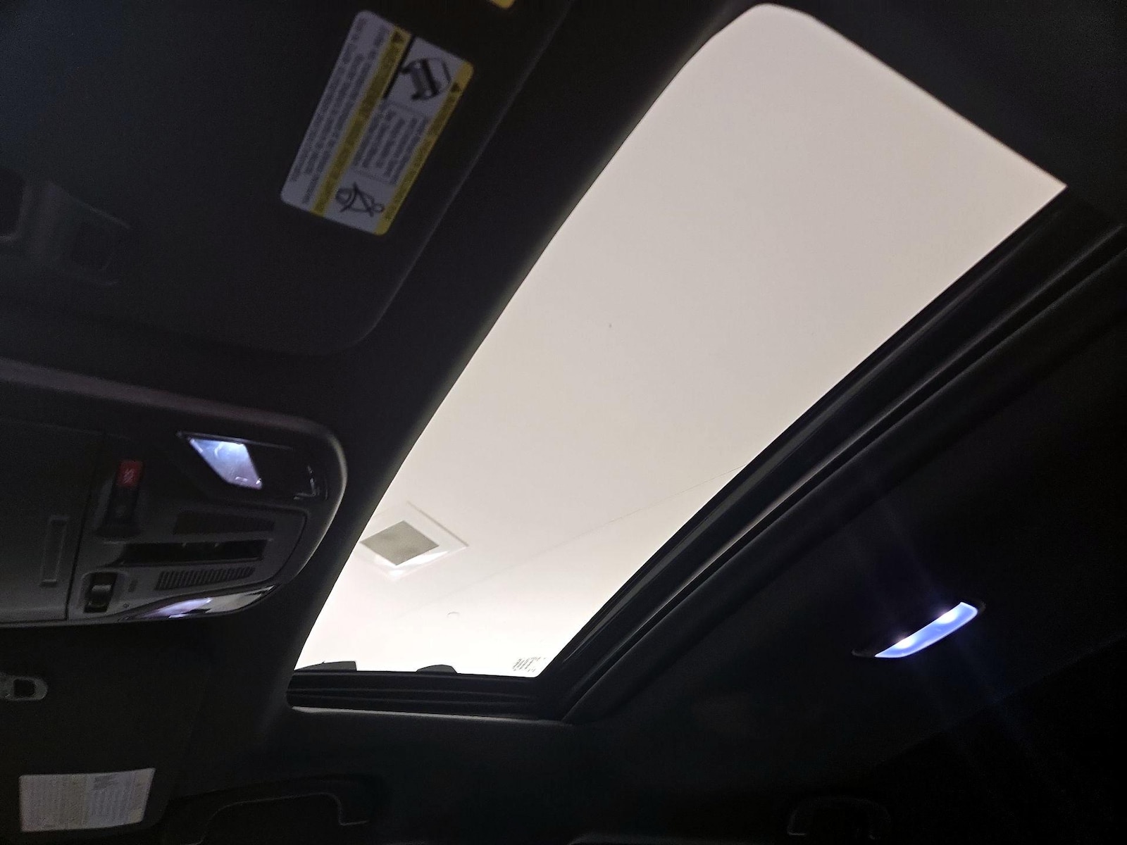 Sunroof(s) & Overhead Airbags