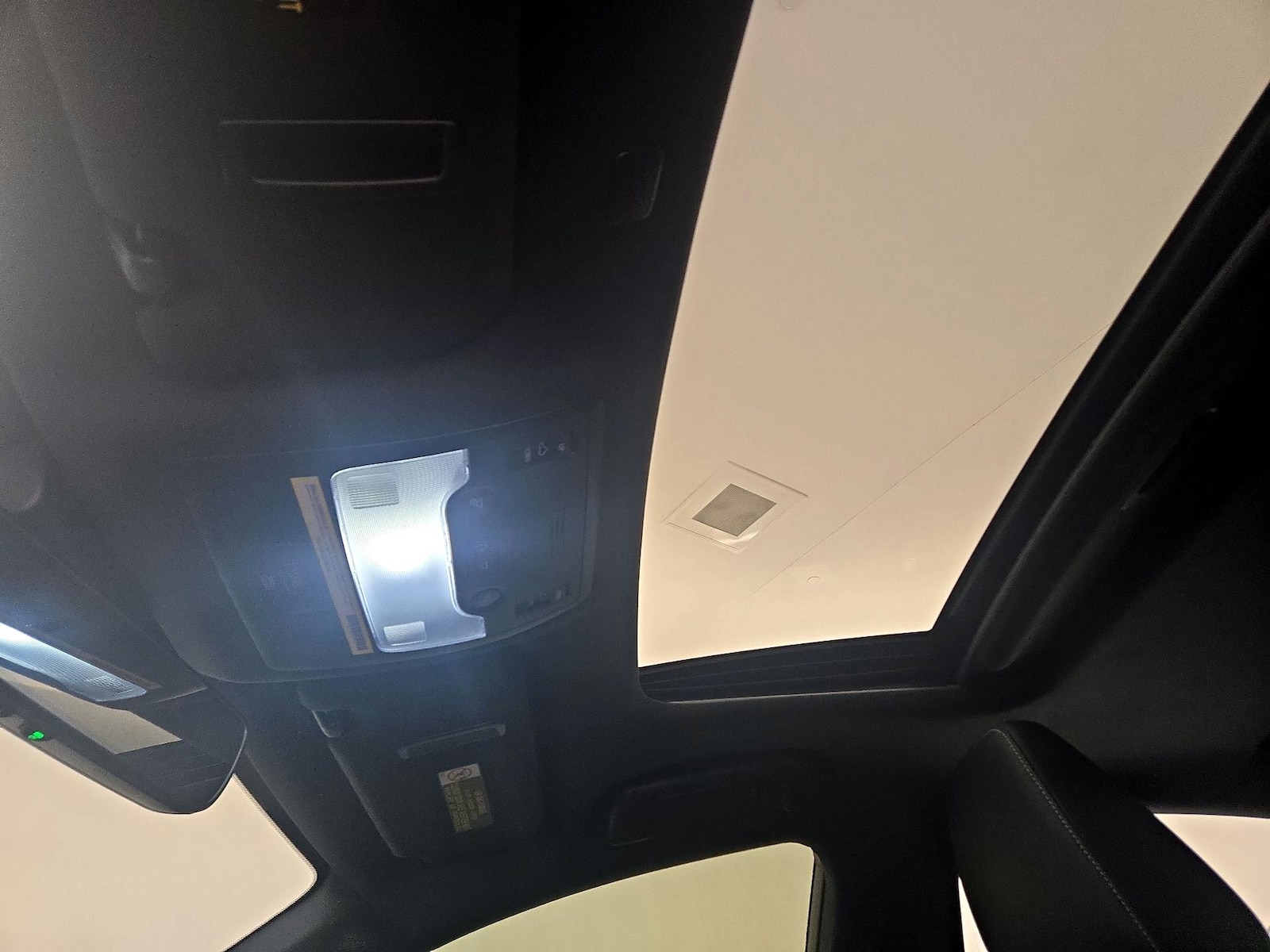 Sunroof(s) & Overhead Airbags