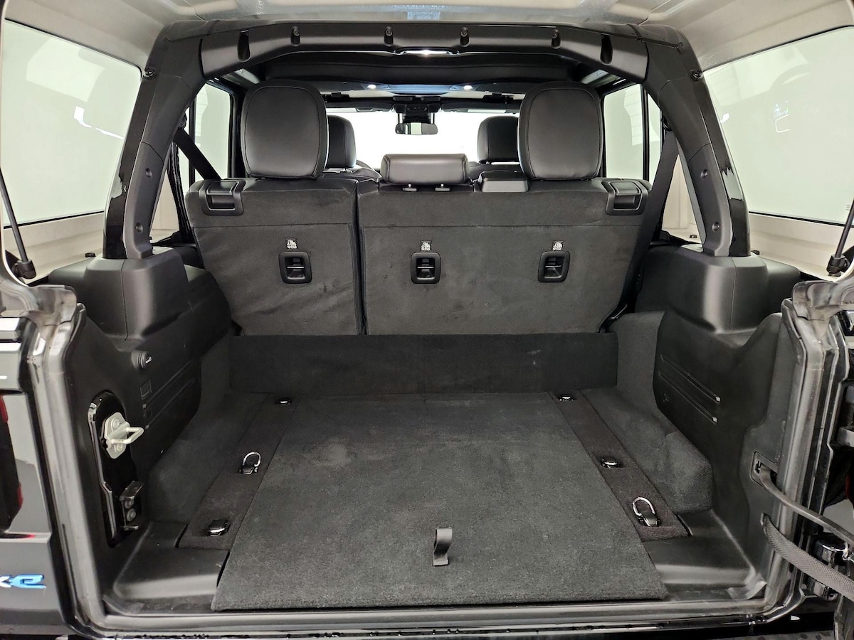 Trunk/Cargo (Seats Up)