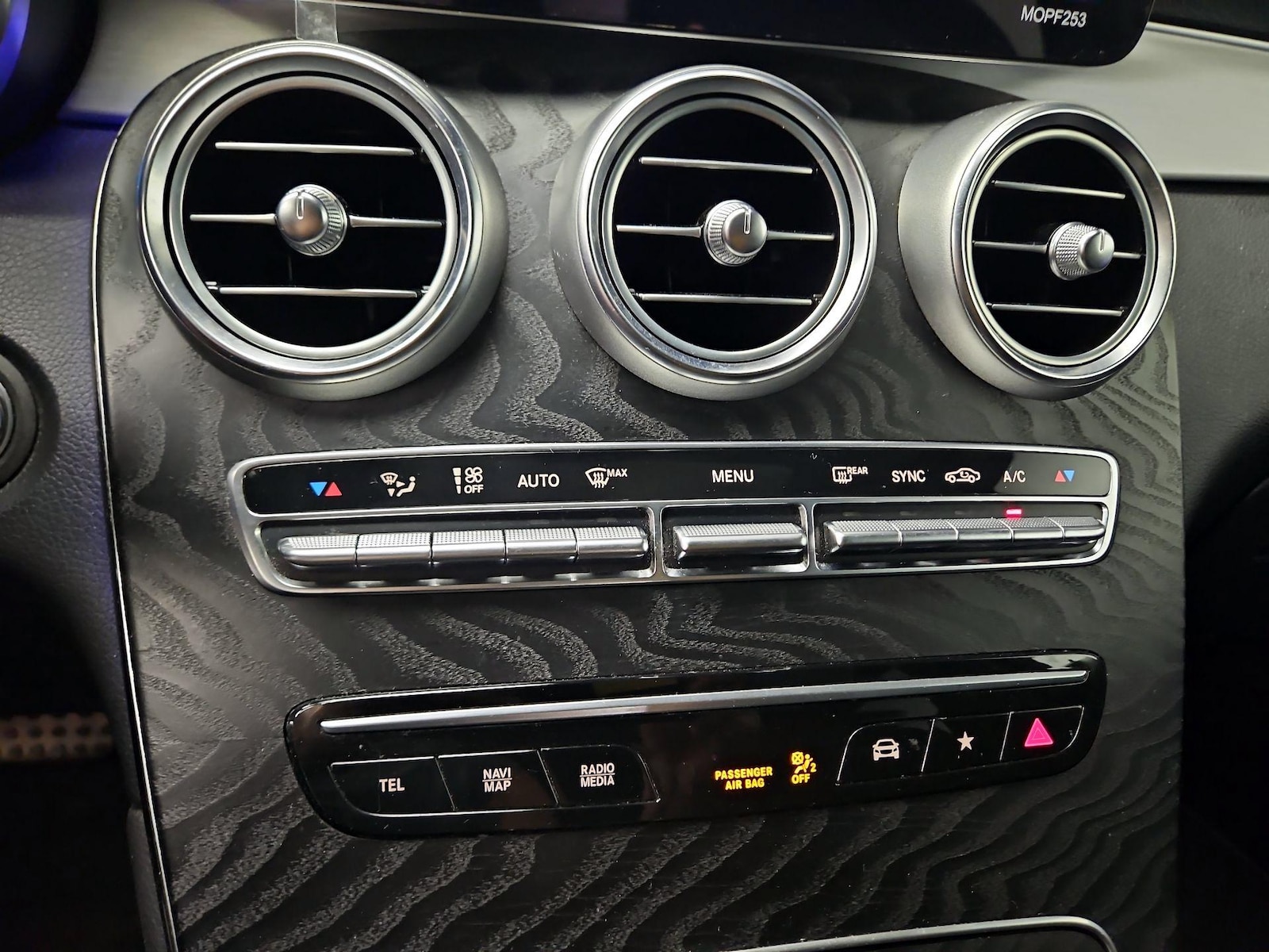 2021 Mercedes-Benz GLC GLC300 - Photo 17
