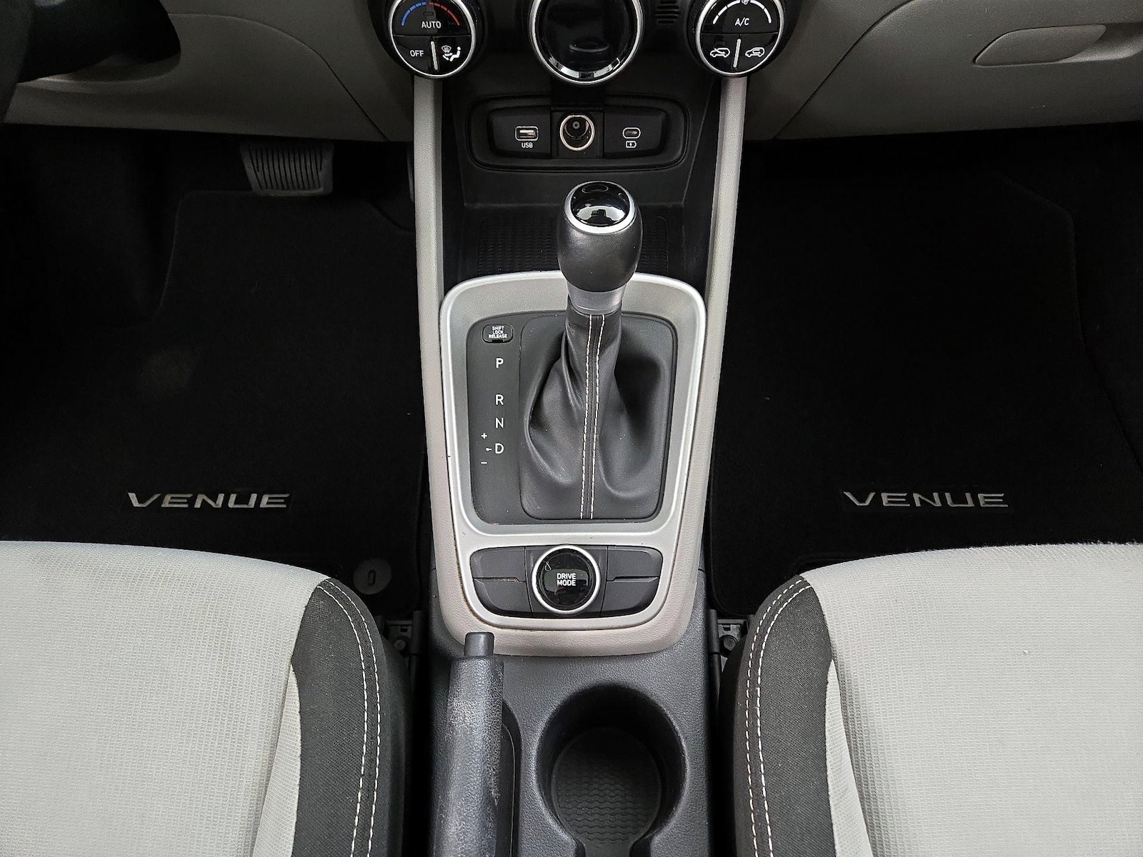 2023 Hyundai Venue SEL - Photo 18